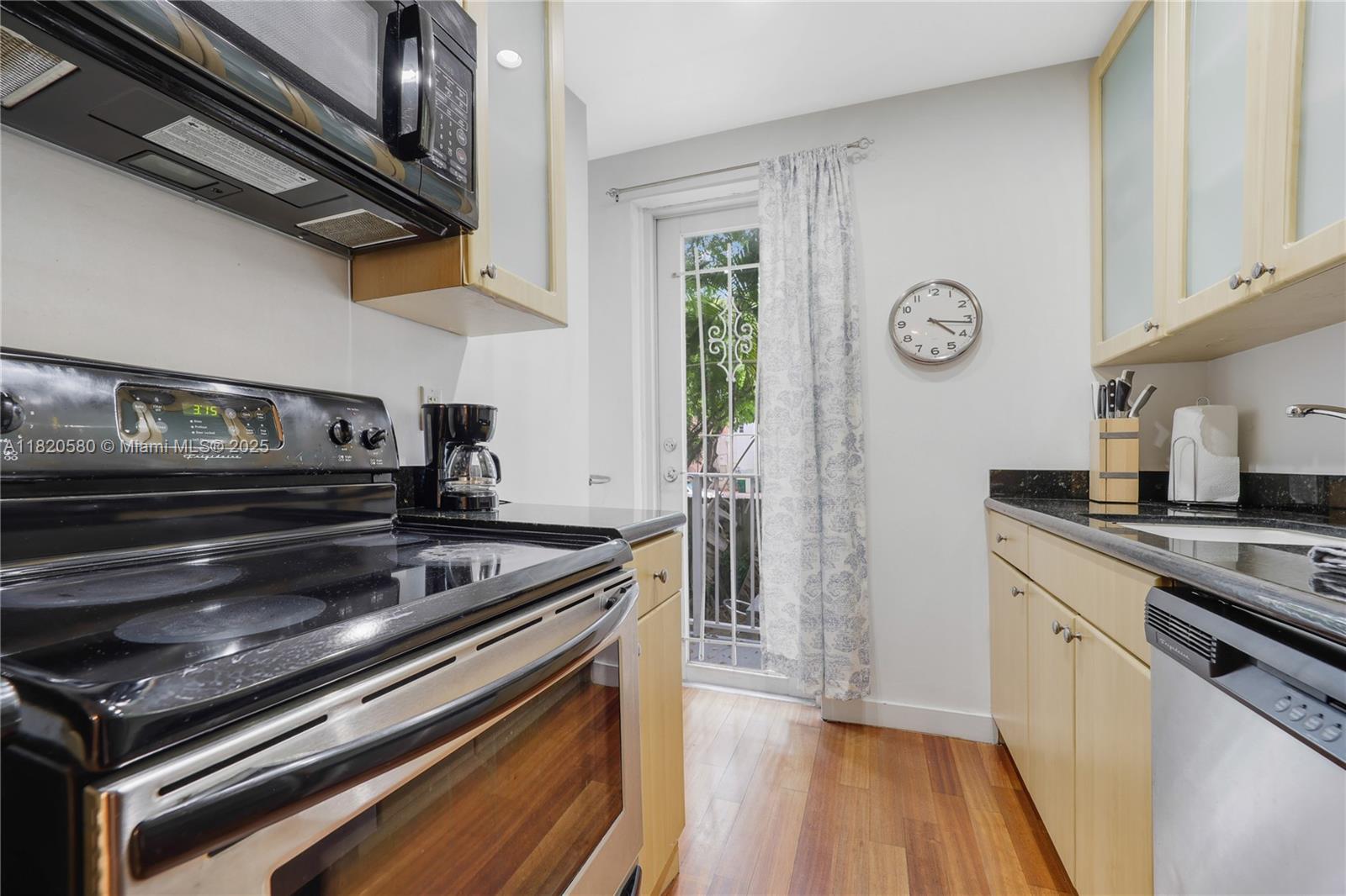 420 15th St 105