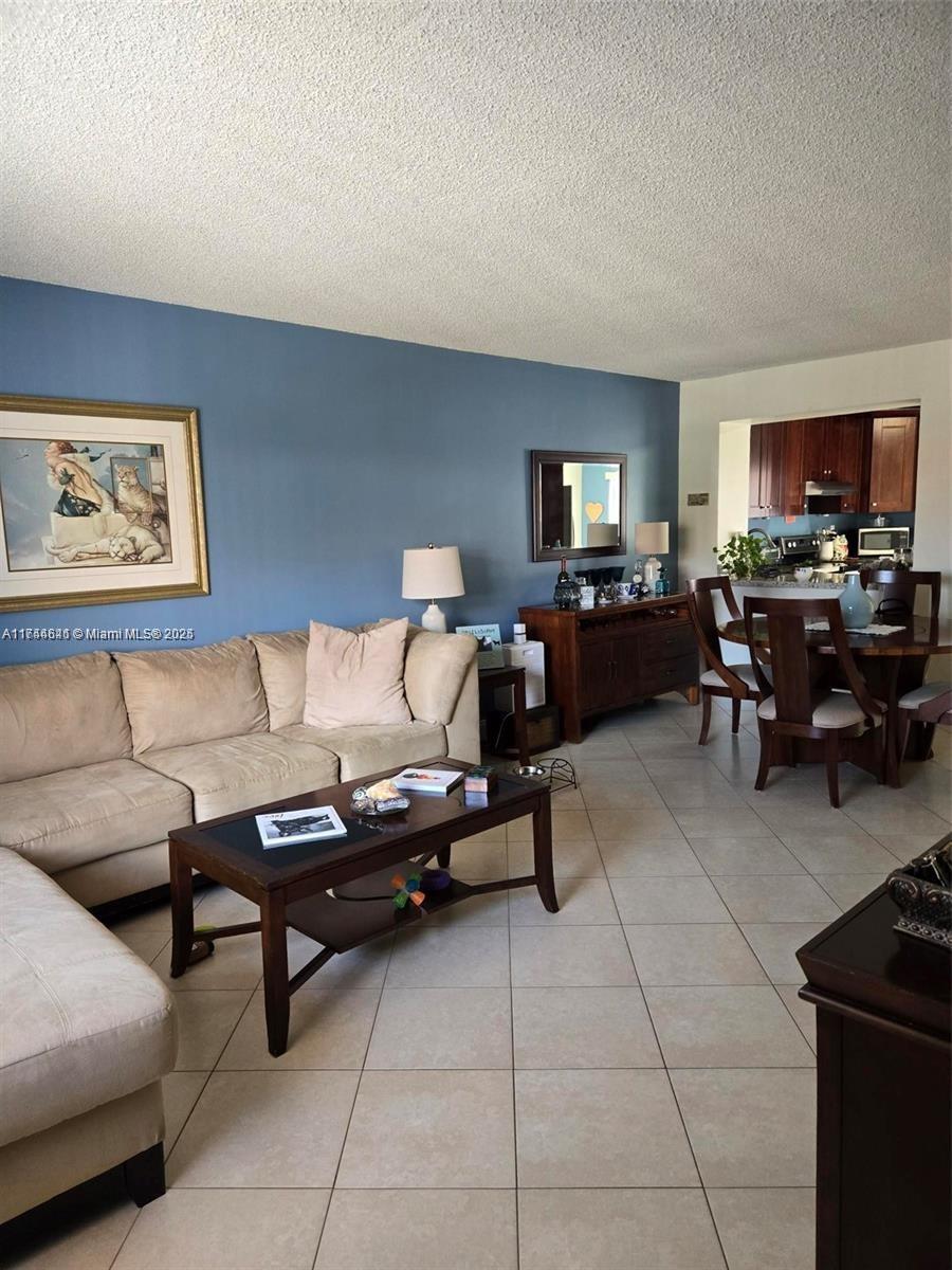 2174 W 60th St 17205, Hialeah, Miami-Dade County, Florida - 2 Bedrooms  
2 Bathrooms - 