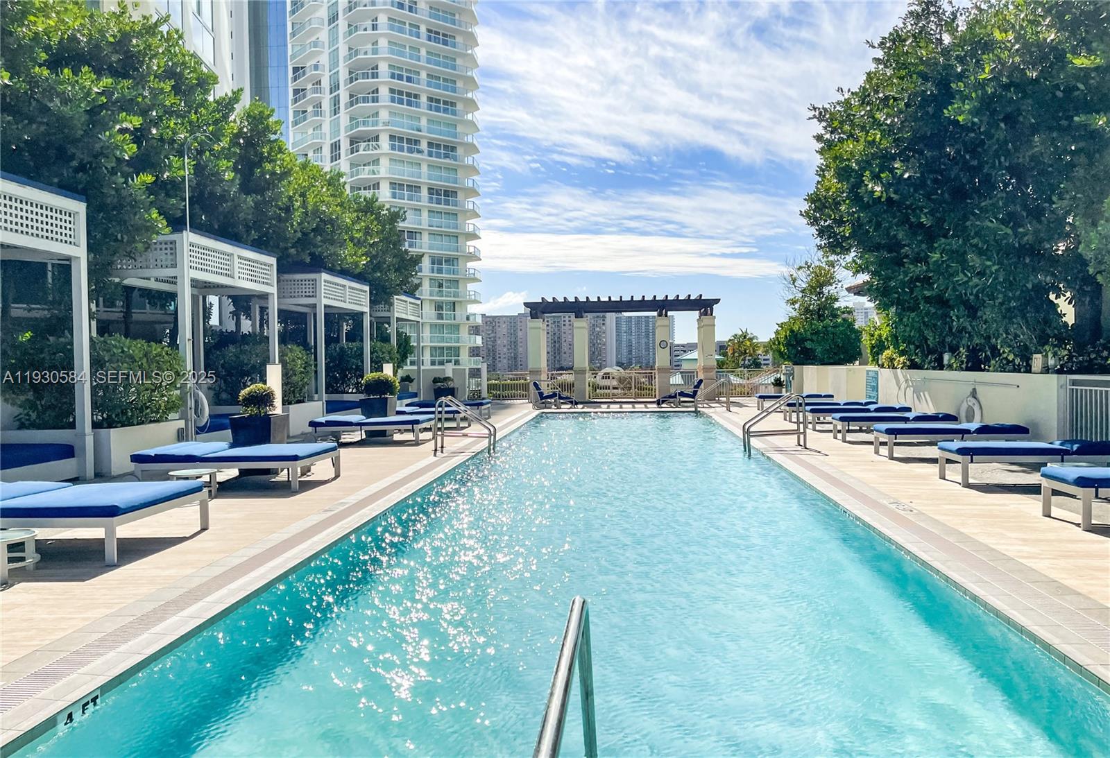 ST TROPEZ ON THE BAY 1 CO - Residential