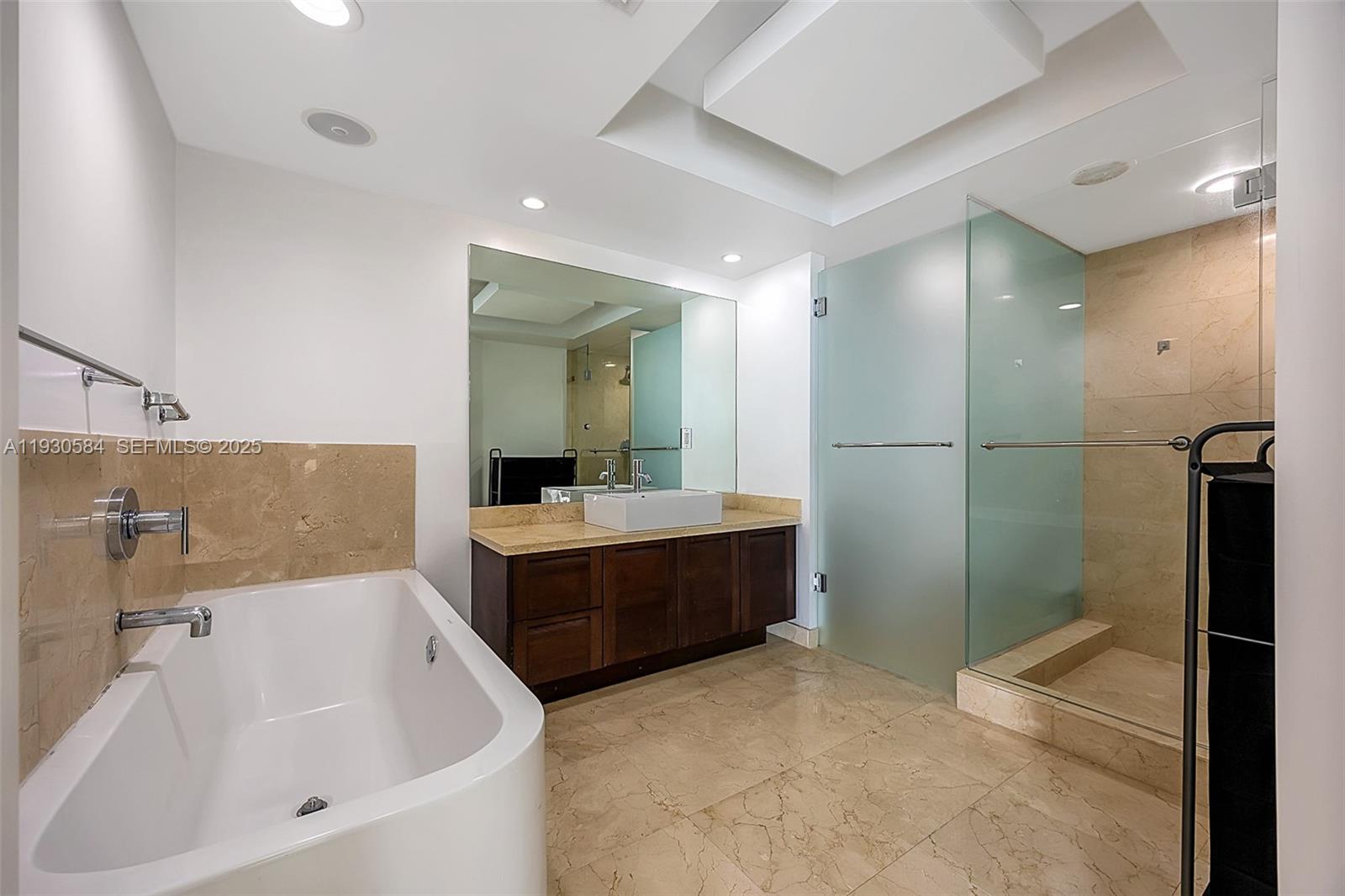 ST TROPEZ ON THE BAY 1 CO - Residential