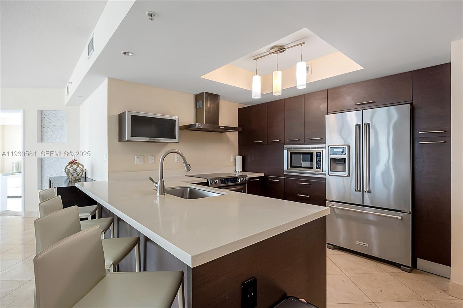 ST TROPEZ ON THE BAY 1 CO - Residential