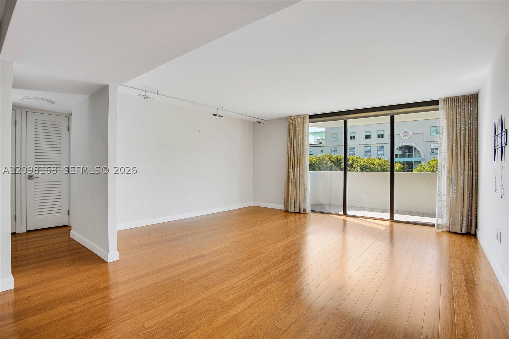 600 Biltmore Way 306