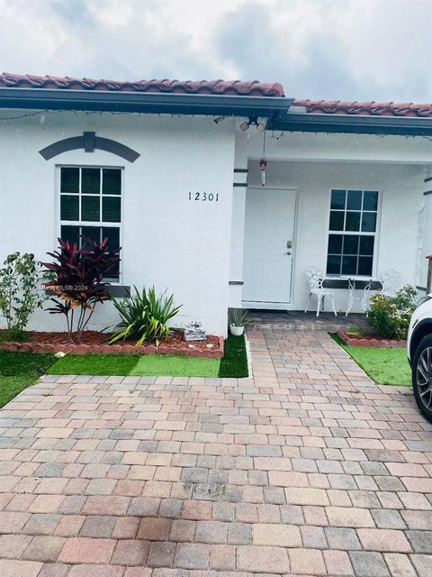 Single Family Residence in Miami FL 12301 214th Ter Ter.jpg