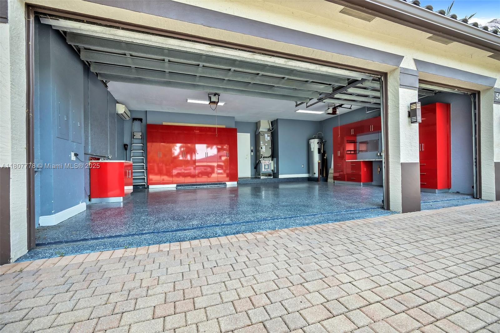 SUNSET LAKES PLAT THREE - Residential