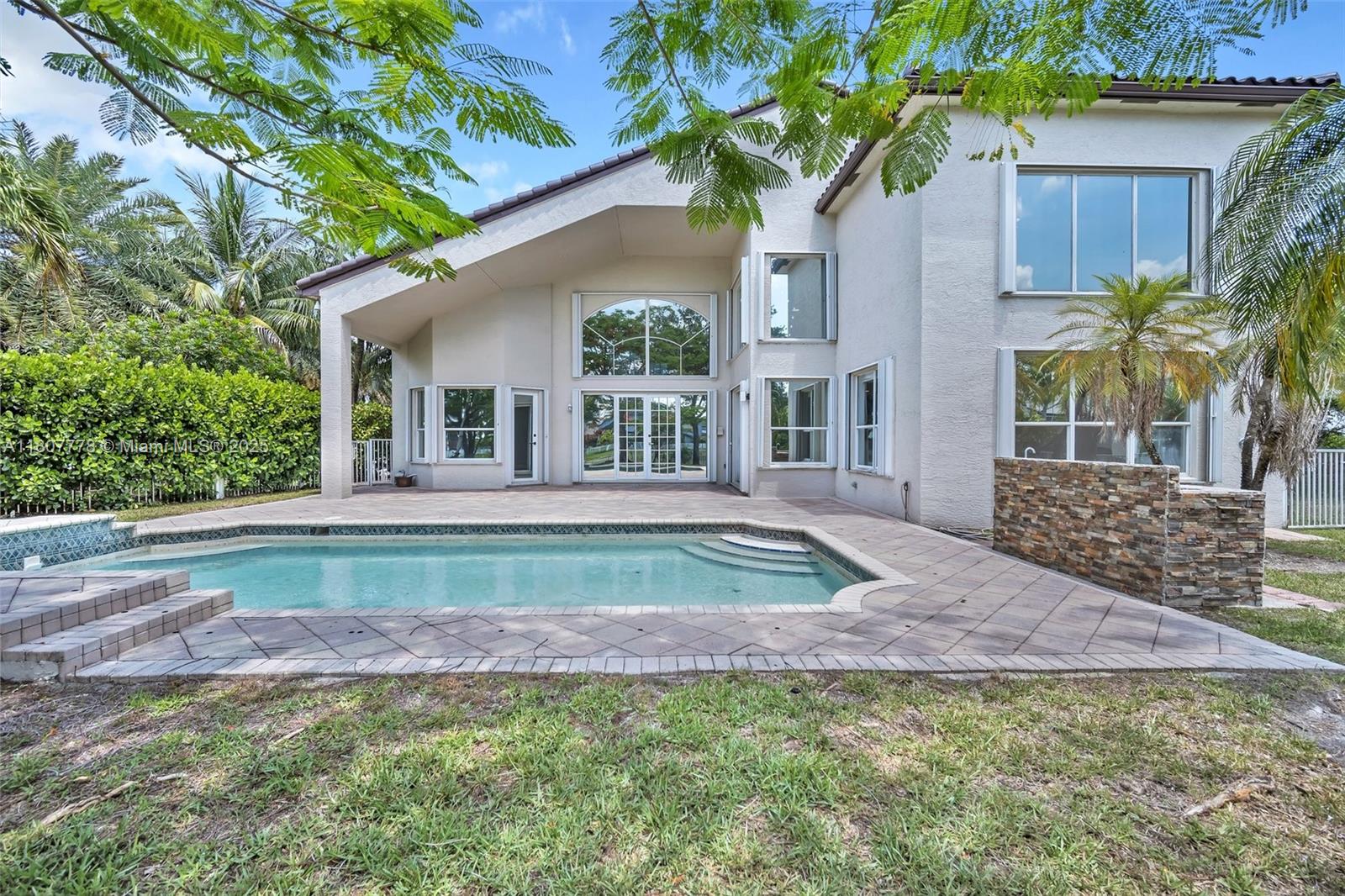 SUNSET LAKES PLAT THREE - Residential