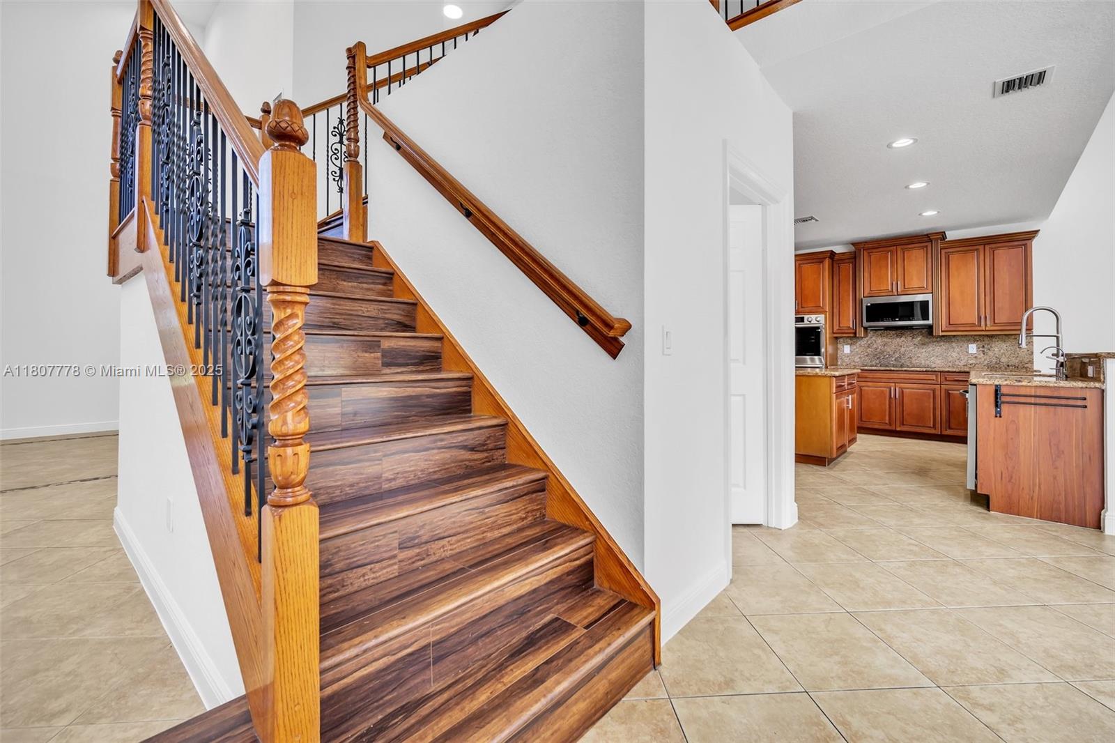 SUNSET LAKES PLAT THREE - Residential