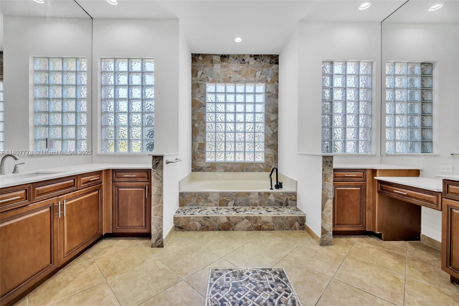 SUNSET LAKES PLAT THREE - Residential