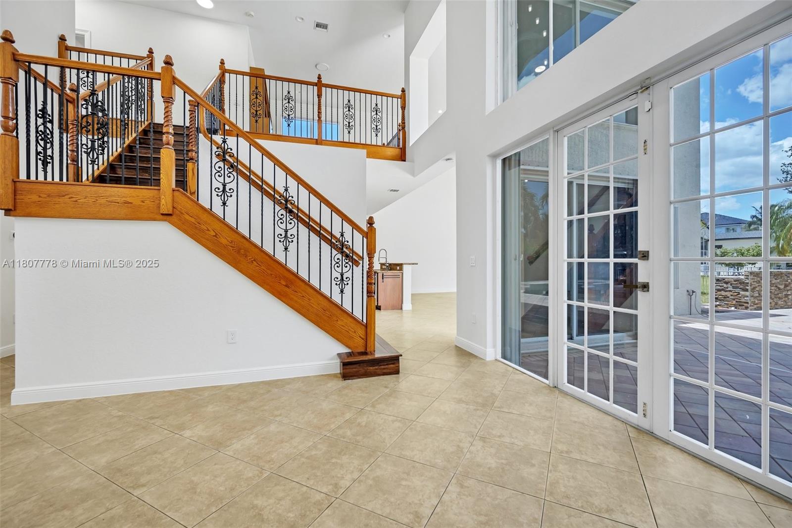 SUNSET LAKES PLAT THREE - Residential