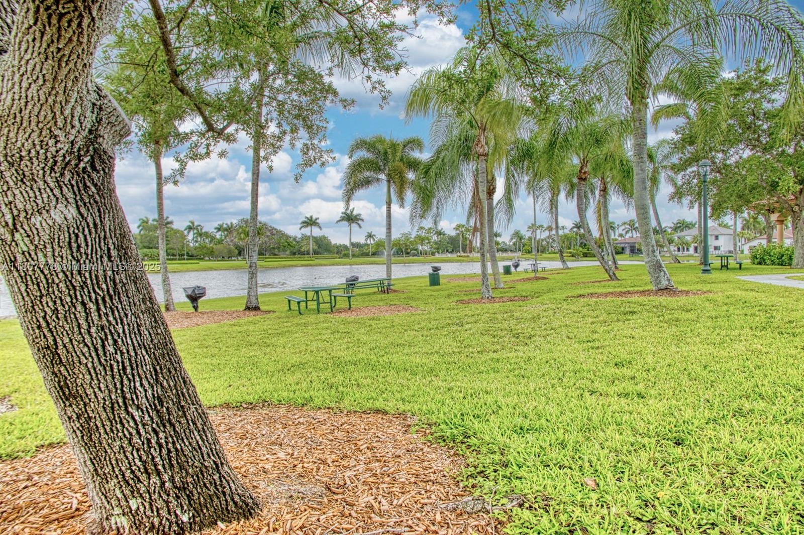 SUNSET LAKES PLAT THREE - Residential