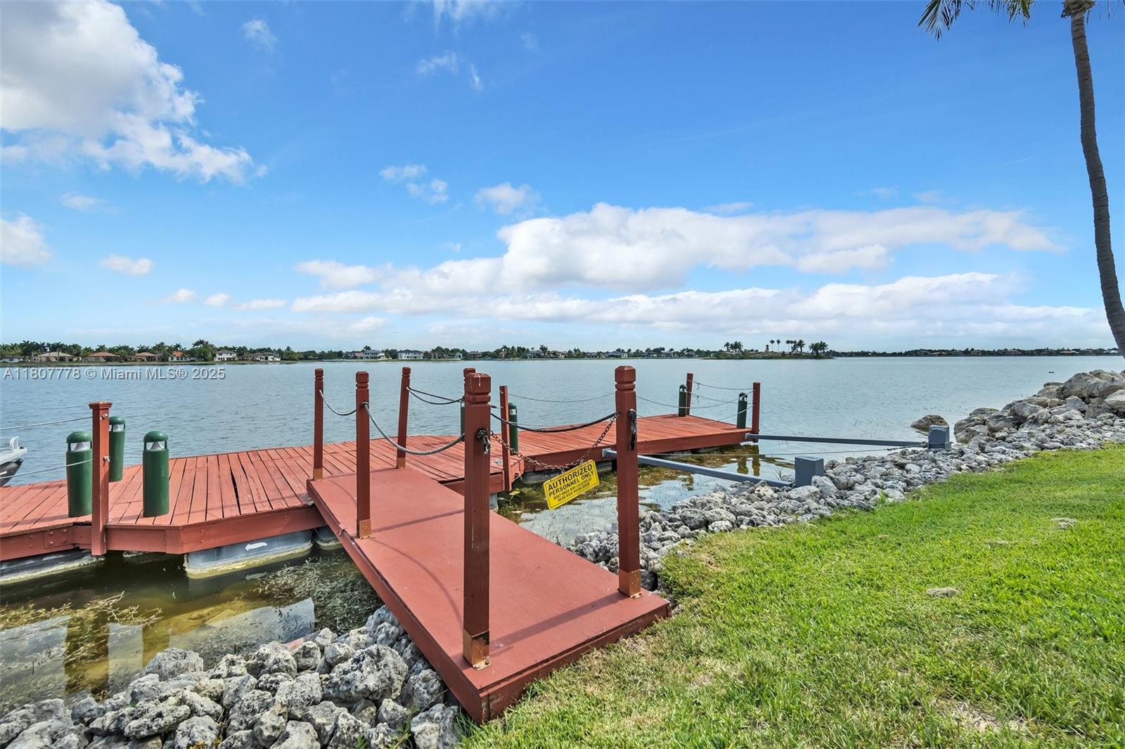 SUNSET LAKES PLAT THREE - Residential