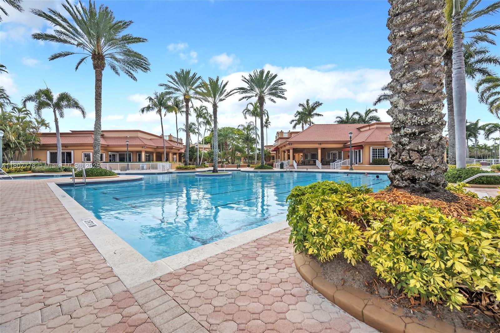 SUNSET LAKES PLAT THREE - Residential