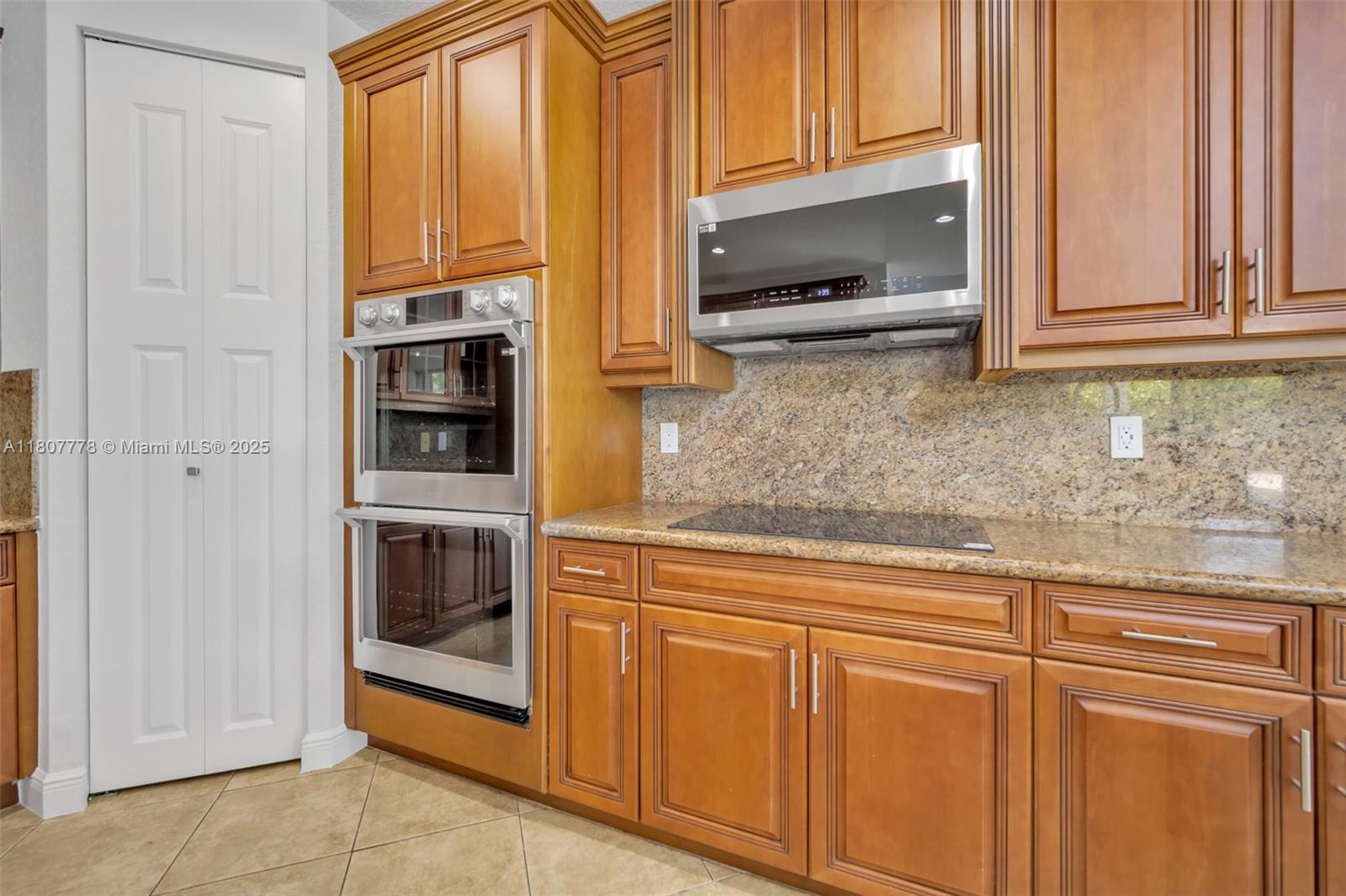 SUNSET LAKES PLAT THREE - Residential