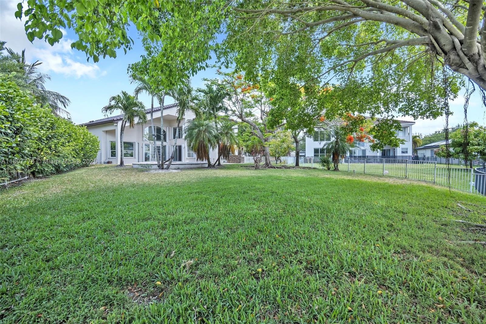 SUNSET LAKES PLAT THREE - Residential