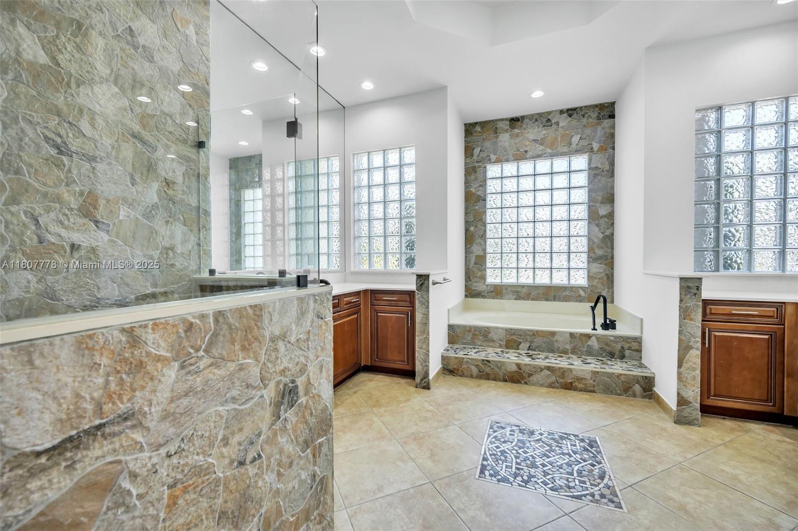 SUNSET LAKES PLAT THREE - Residential