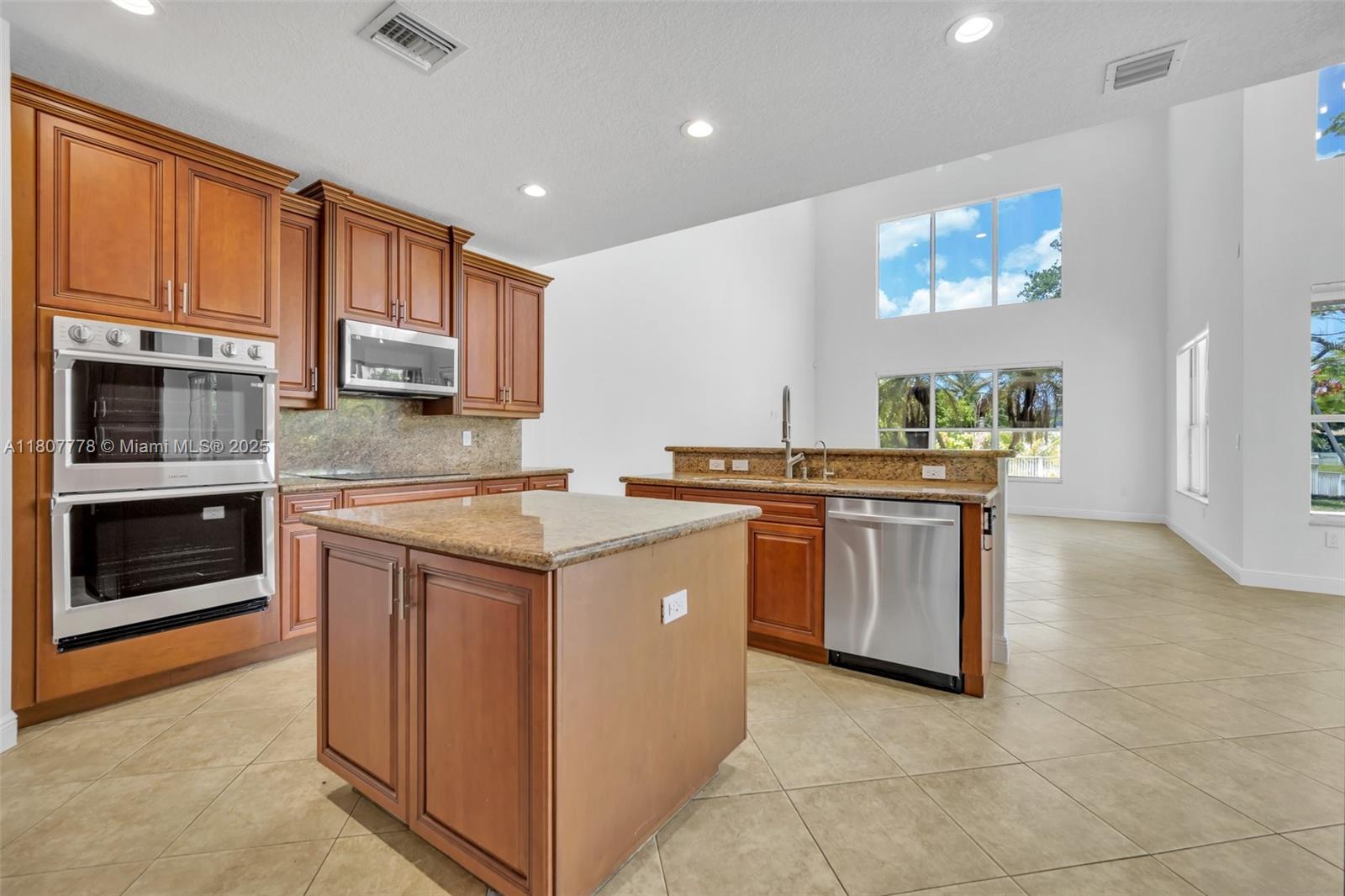 SUNSET LAKES PLAT THREE - Residential