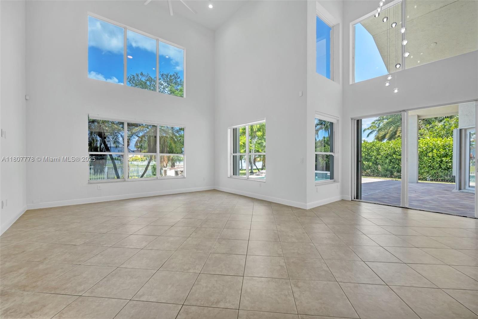 SUNSET LAKES PLAT THREE - Residential