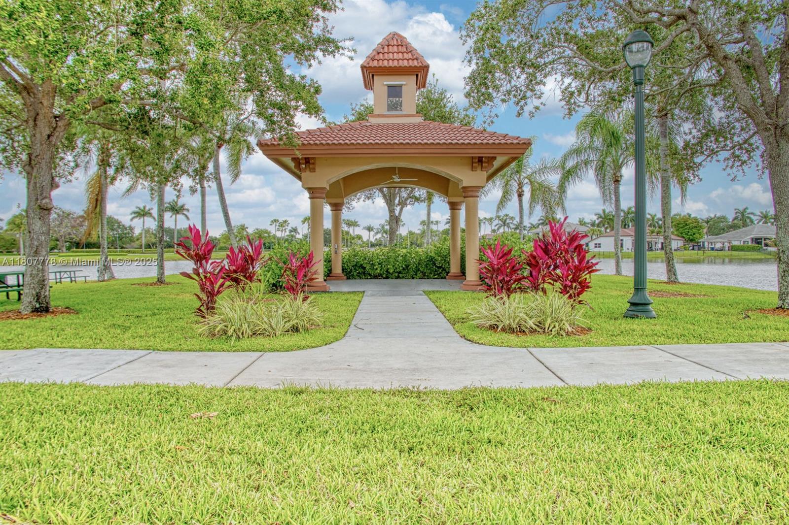 SUNSET LAKES PLAT THREE - Residential