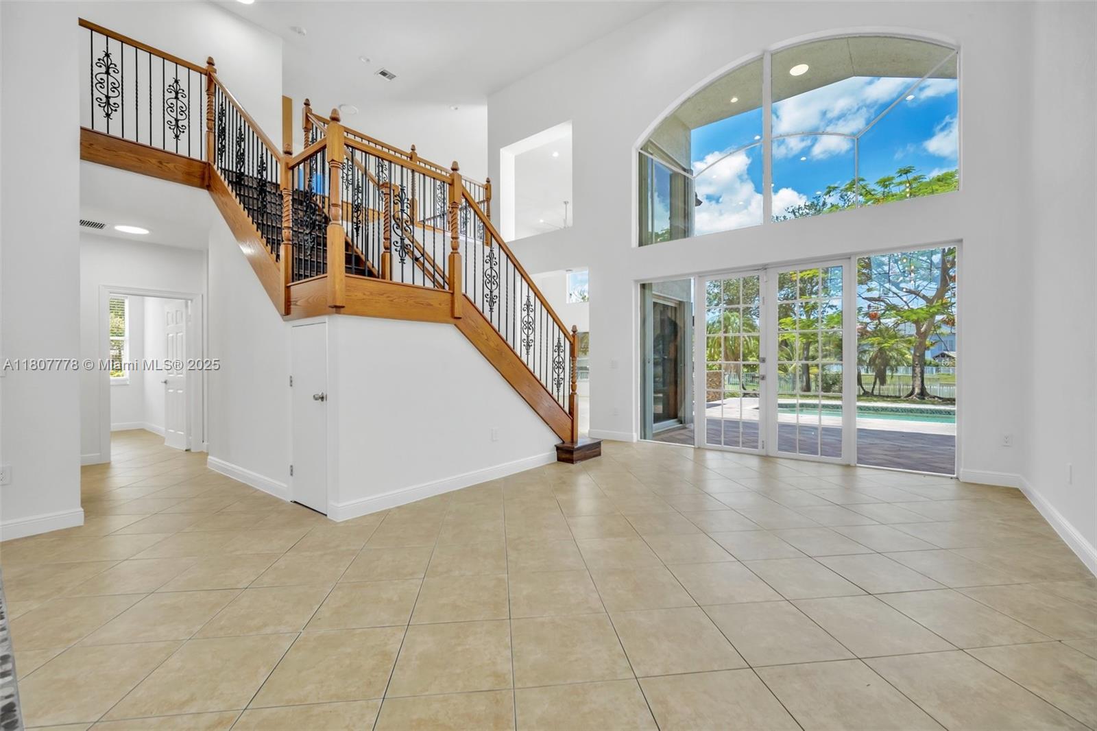 SUNSET LAKES PLAT THREE - Residential