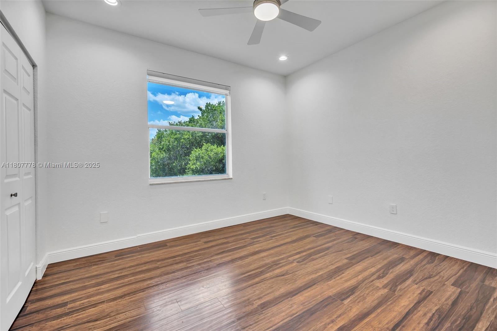 SUNSET LAKES PLAT THREE - Residential