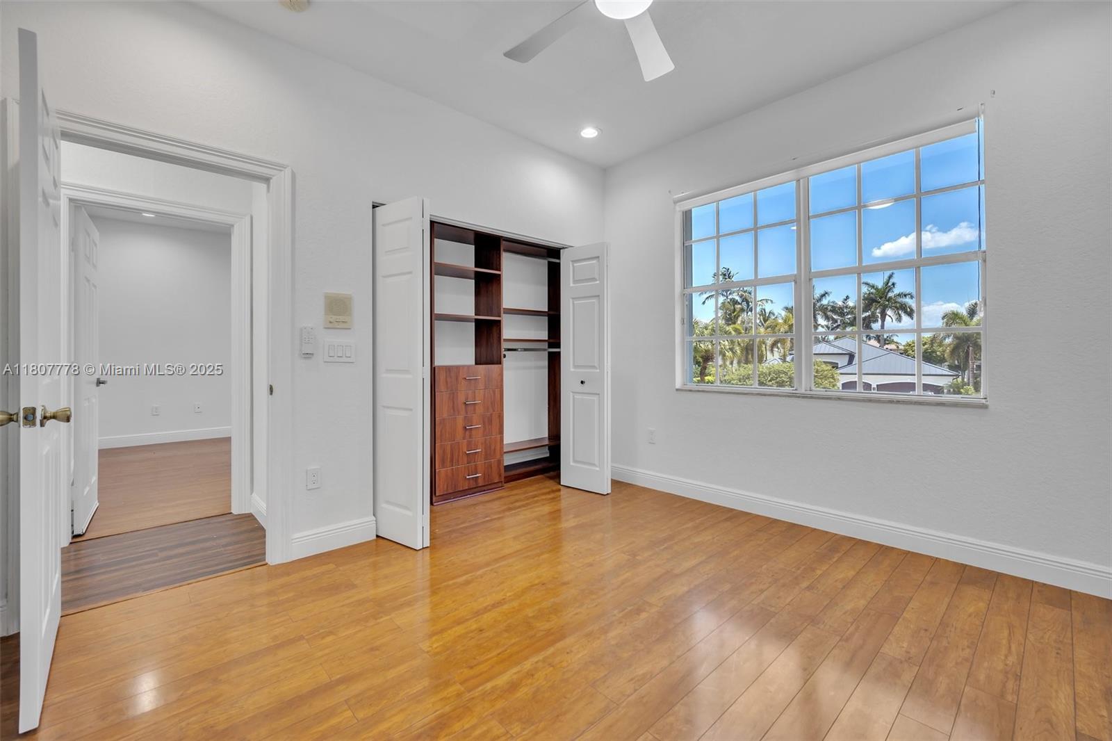 SUNSET LAKES PLAT THREE - Residential