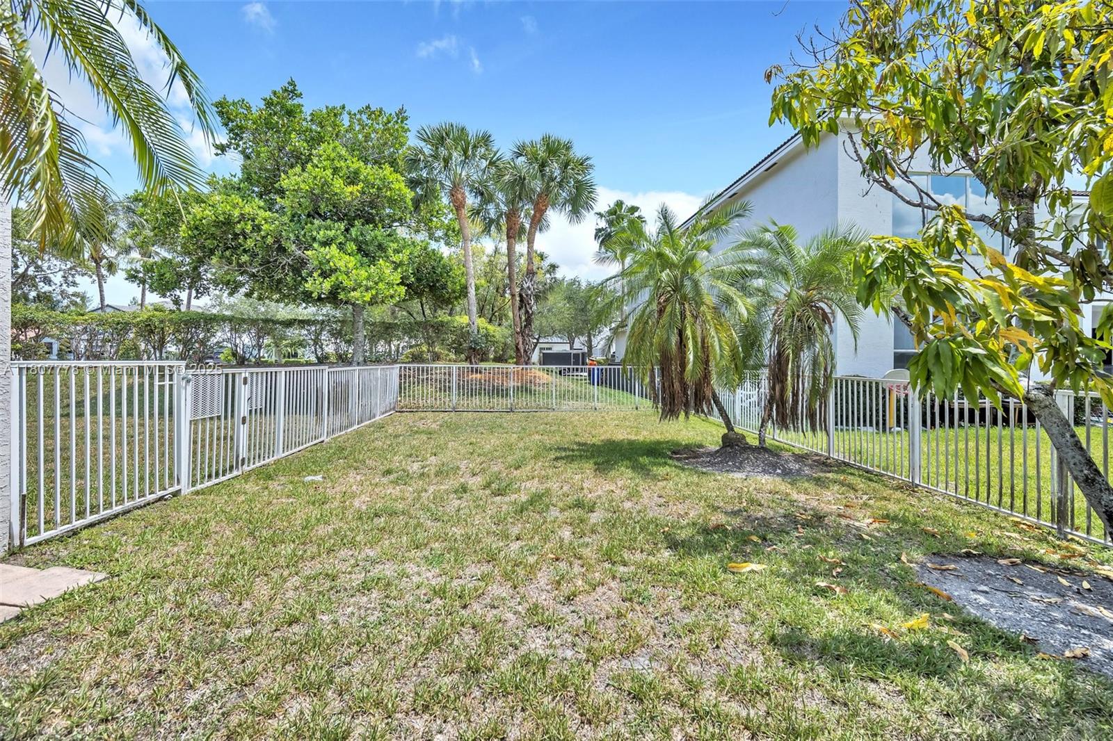 SUNSET LAKES PLAT THREE - Residential