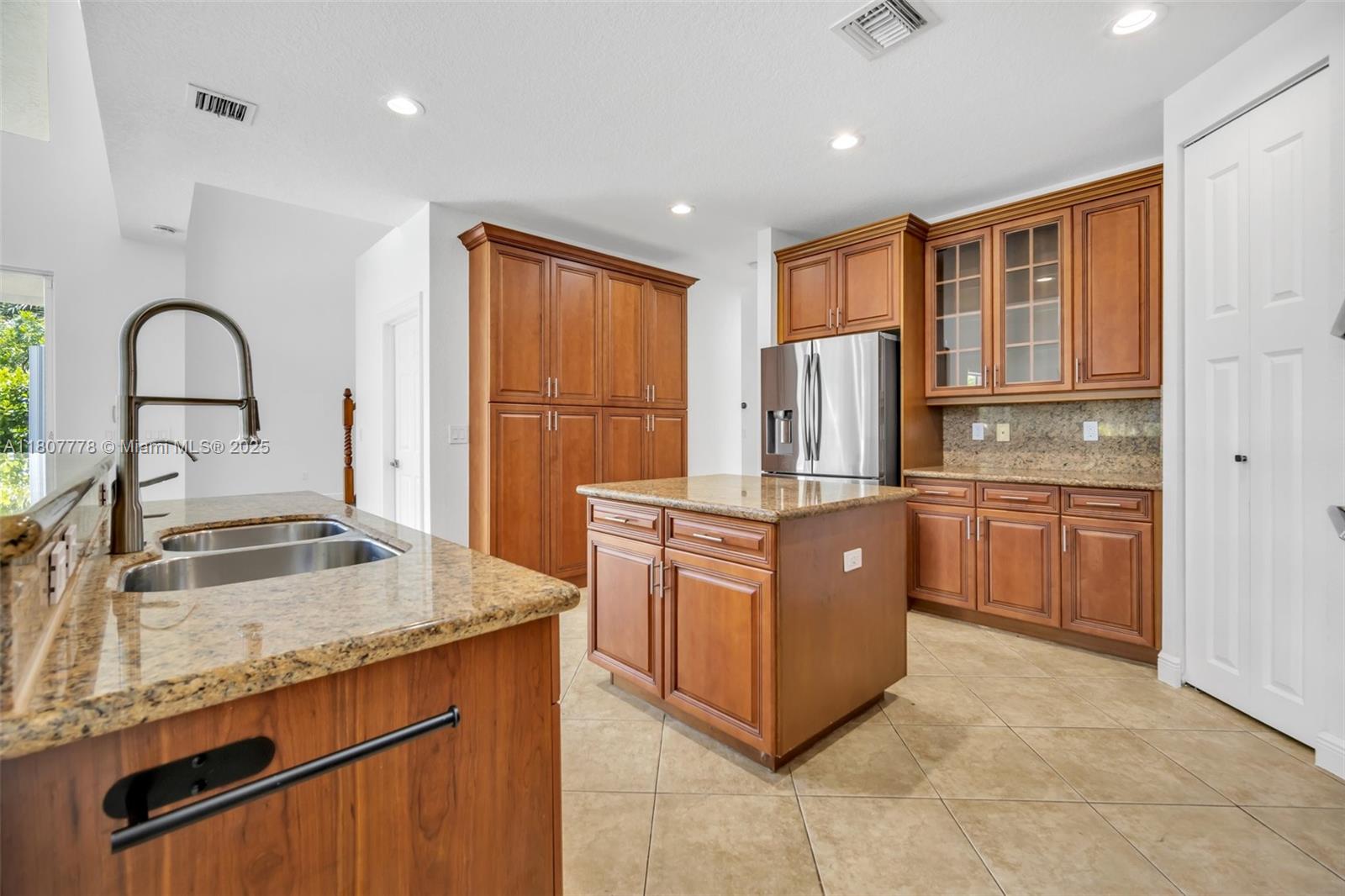 SUNSET LAKES PLAT THREE - Residential