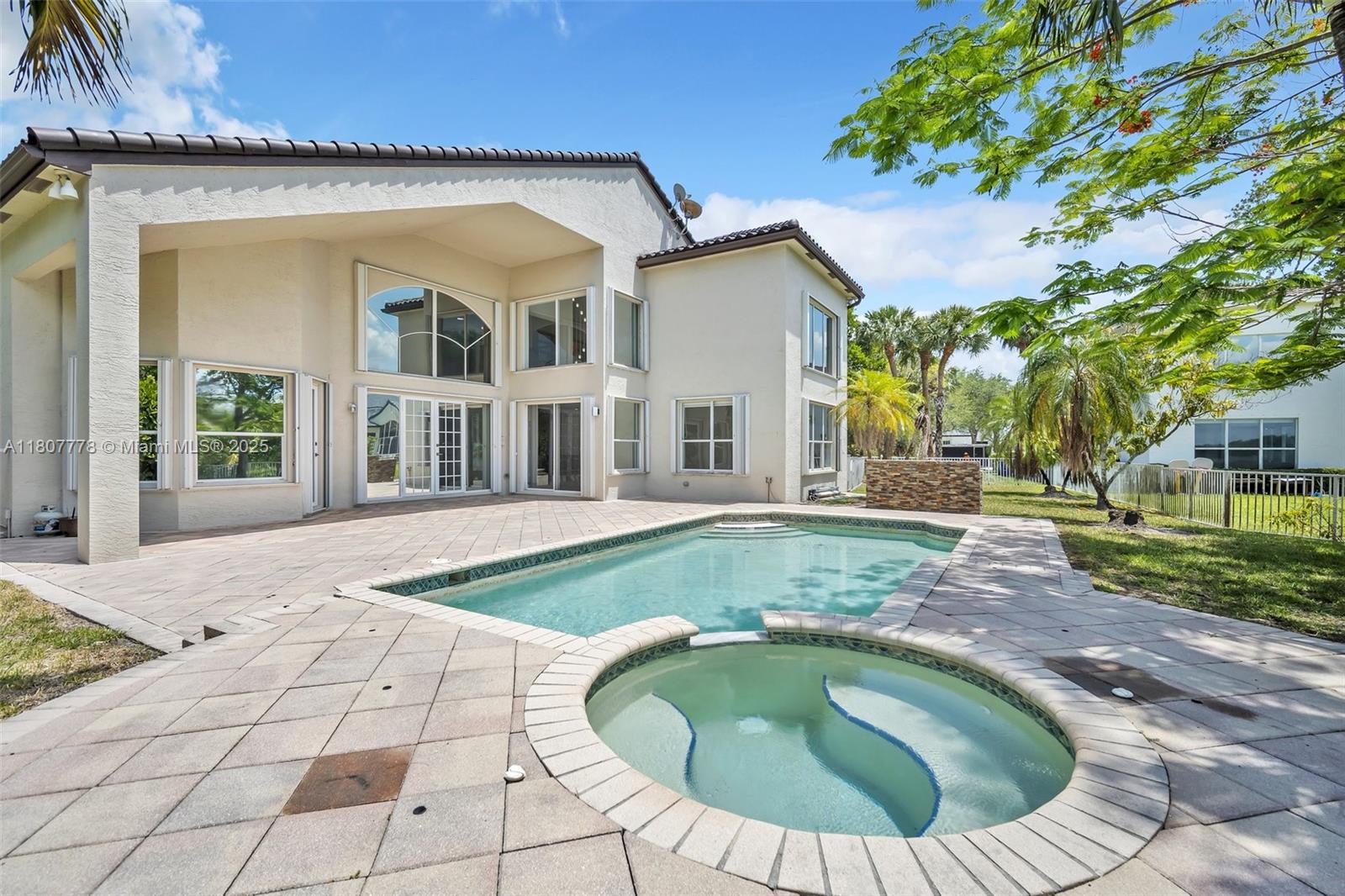 SUNSET LAKES PLAT THREE - Residential