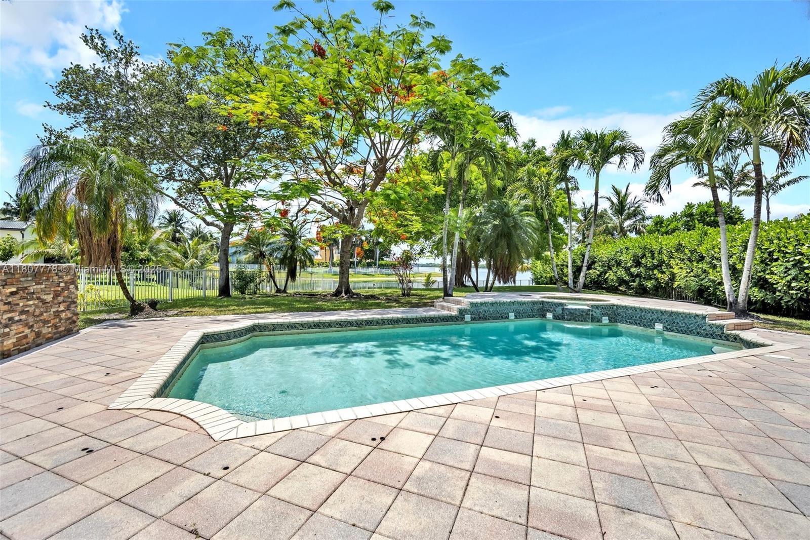 SUNSET LAKES PLAT THREE - Residential