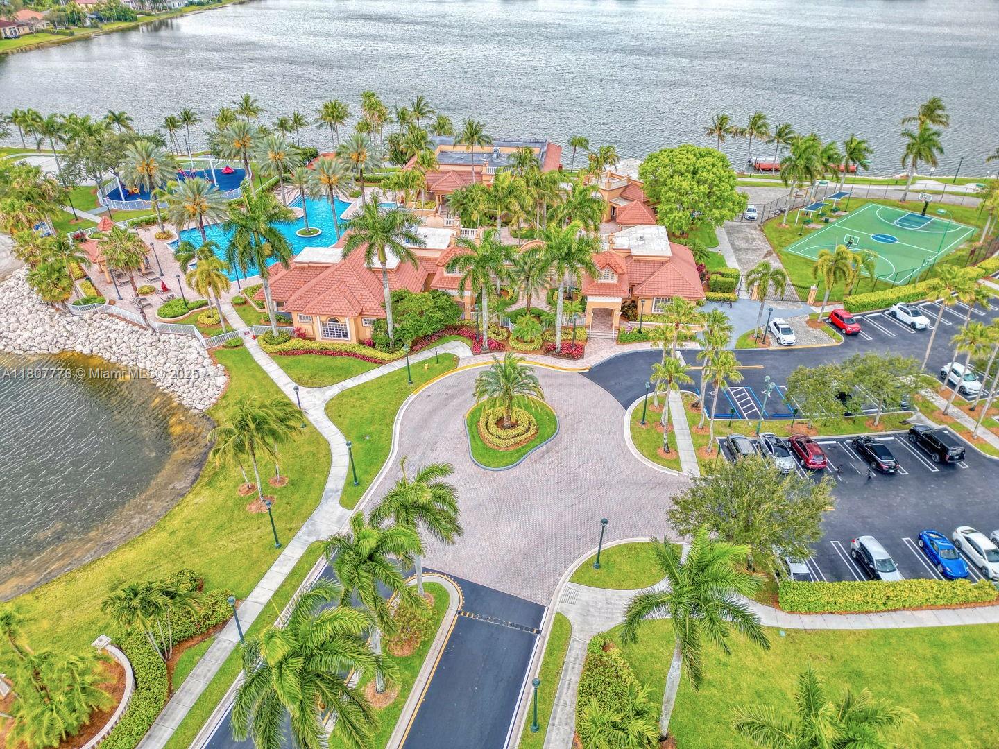 SUNSET LAKES PLAT THREE - Residential