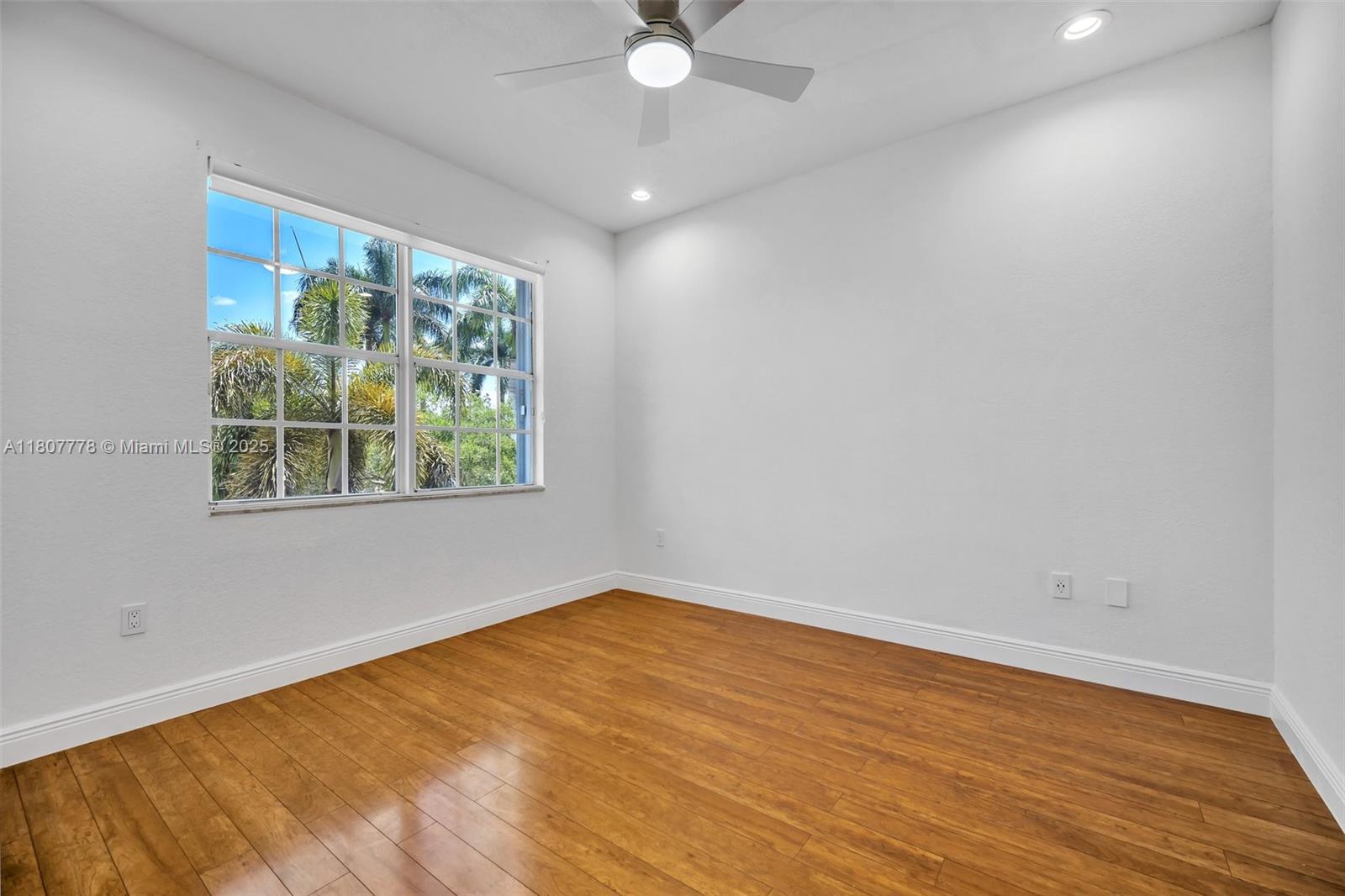 SUNSET LAKES PLAT THREE - Residential