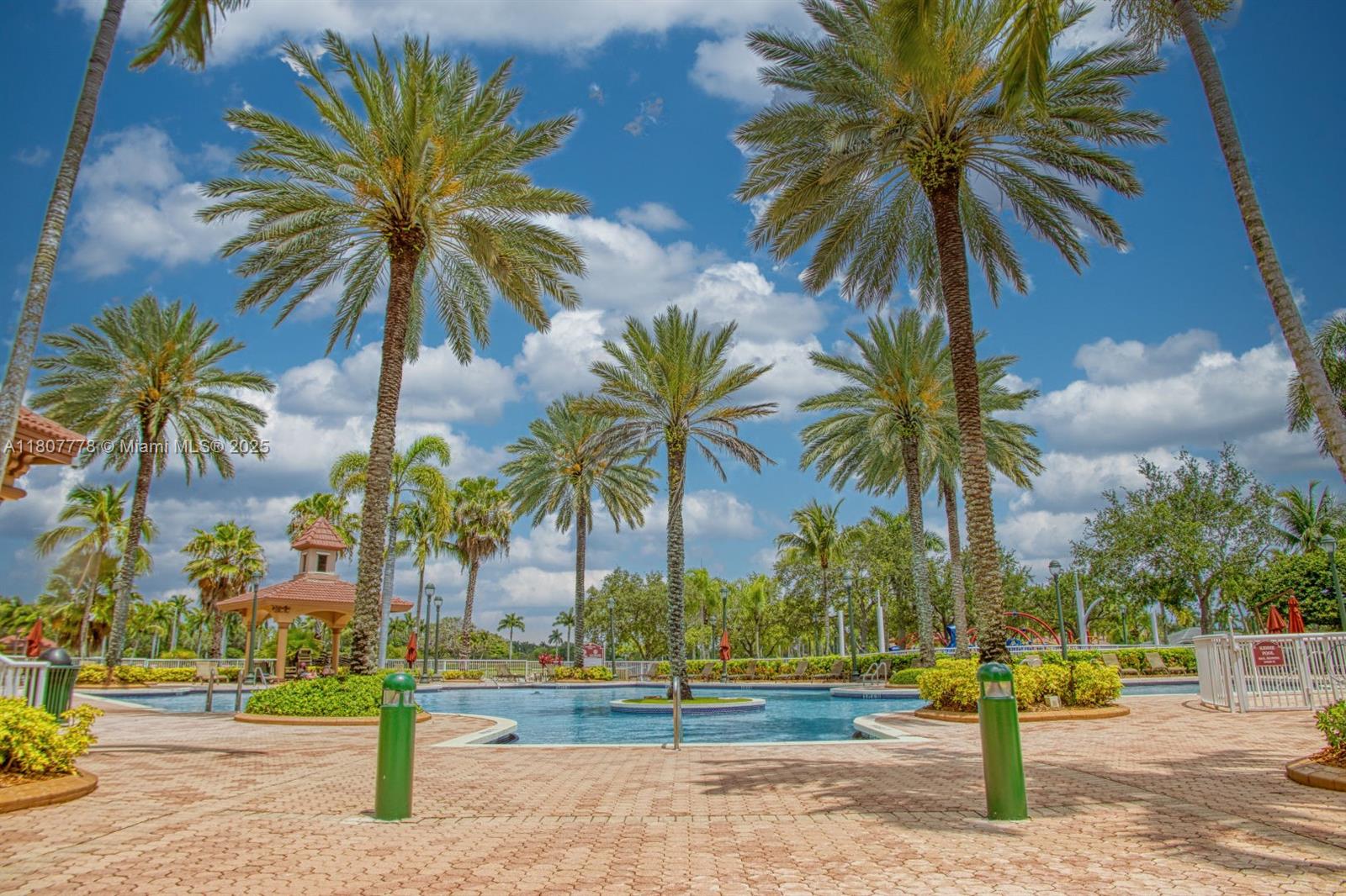 SUNSET LAKES PLAT THREE - Residential