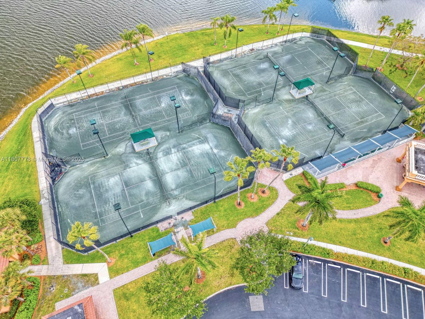 SUNSET LAKES PLAT THREE - Residential