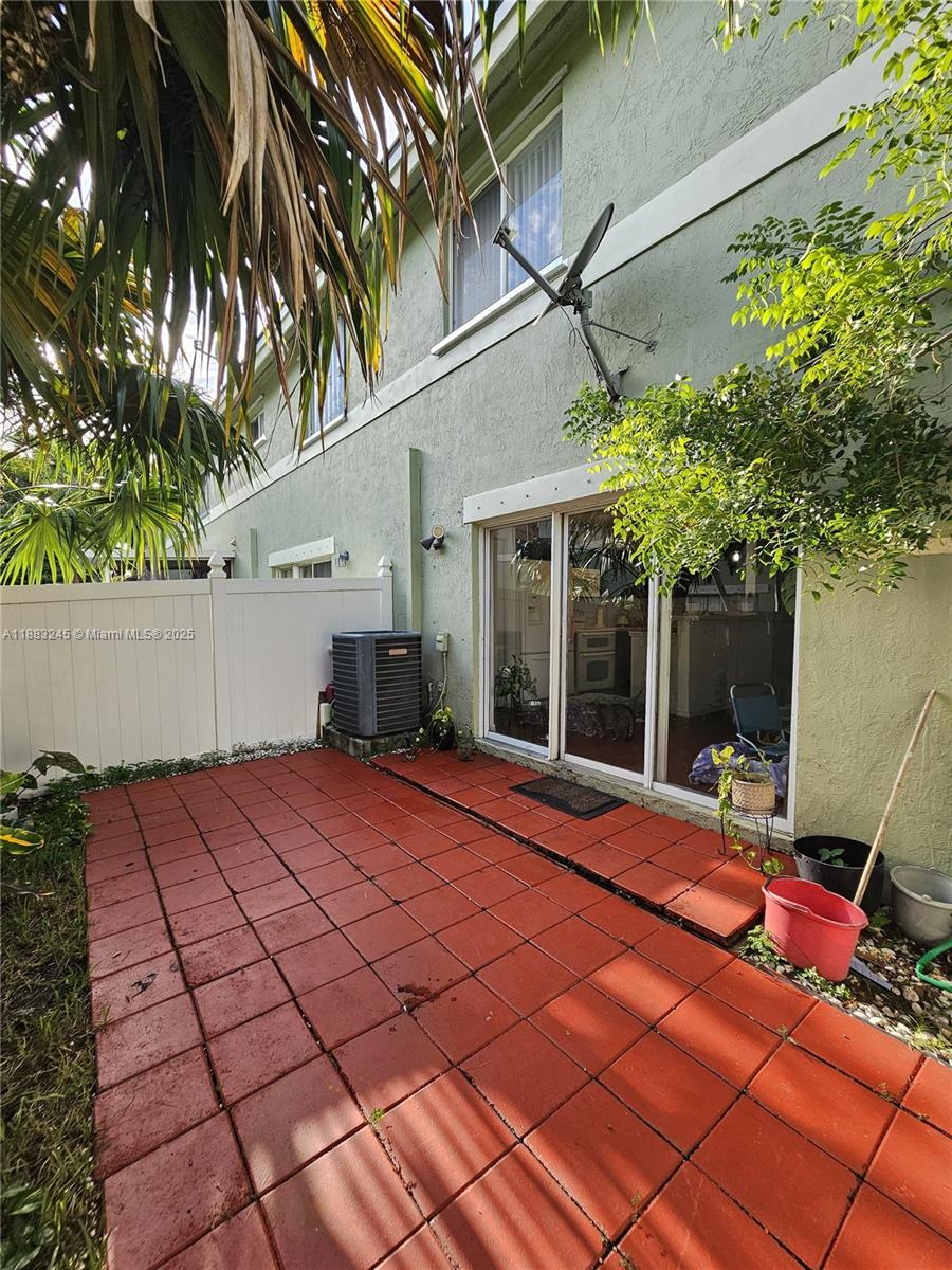 WASHINGTON COURT VILLAS - Residential Lease