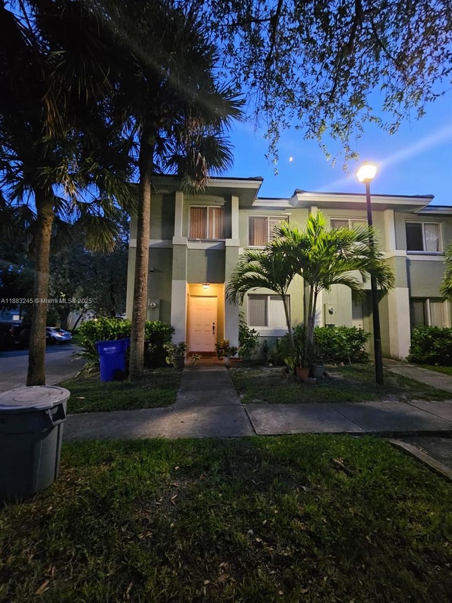 BEAUTIFUL 3/2.5 CORNER UNIT TOWNHOUSE FOR RENT IN GREAT COMMUNITY. SPACIOUS LAYOUT WITH UPGRADES. BEAUTIFUL TILE 1ST. FLOOR, WOOD UPSTAIRS, UPDATED LIGHTING, DOUBLE OVEN IN KITCHEN. NEWER HI EFF. WASHER AND DRYER IN UNIT. NICE SIZE MASTER SUITE WITH HUGE WALK-IN CLOSET. GOOD SIZE ENCLOSED PATIO, GREAT FOR ENTERTAINING. WATER INCL. IN RENT. DON'T MISS OUT ON THIS ONE! CLOSE TO MAJOR HIGHWAY, HARD ROCK CAFE, SHOPPING, AND ENTERTAINMENT. MINUTES TO THE BEACH!!