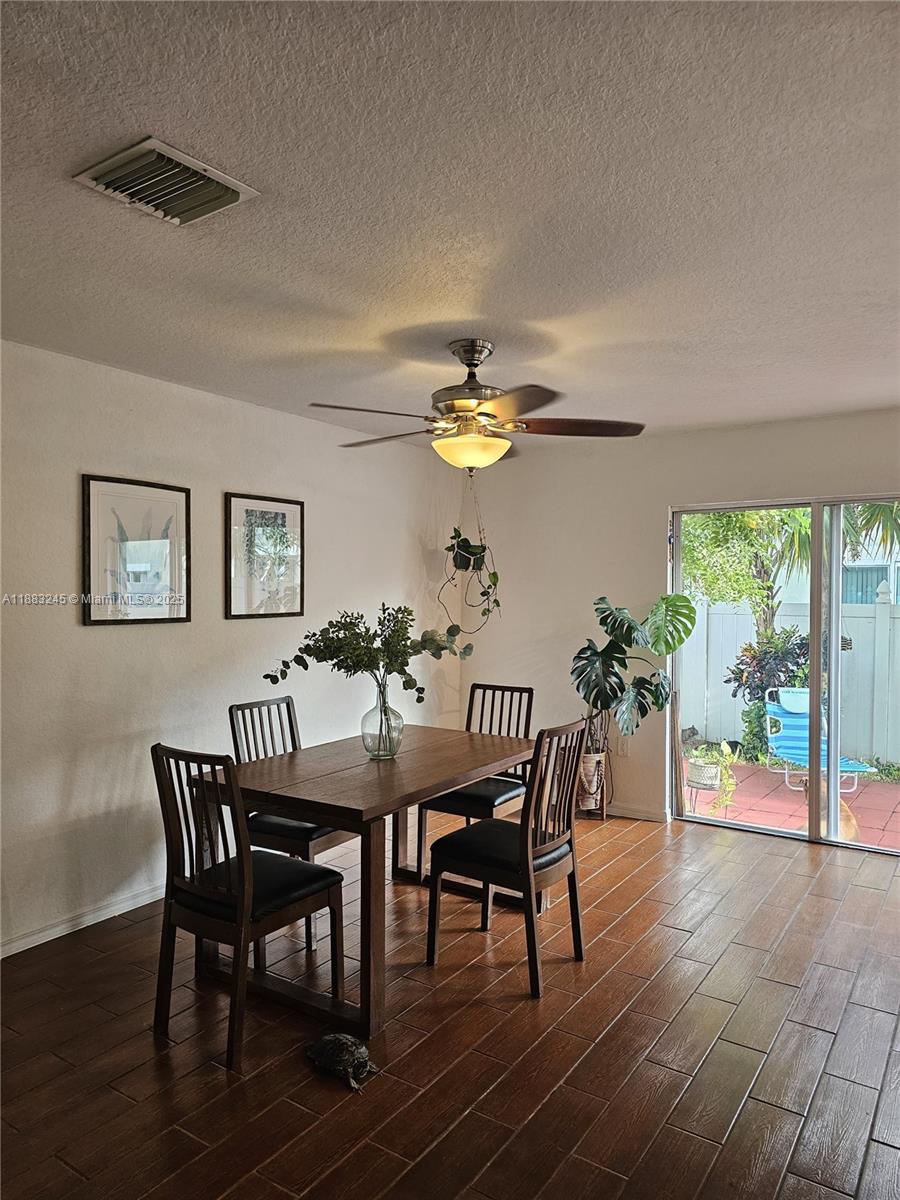 WASHINGTON COURT VILLAS - Residential Lease