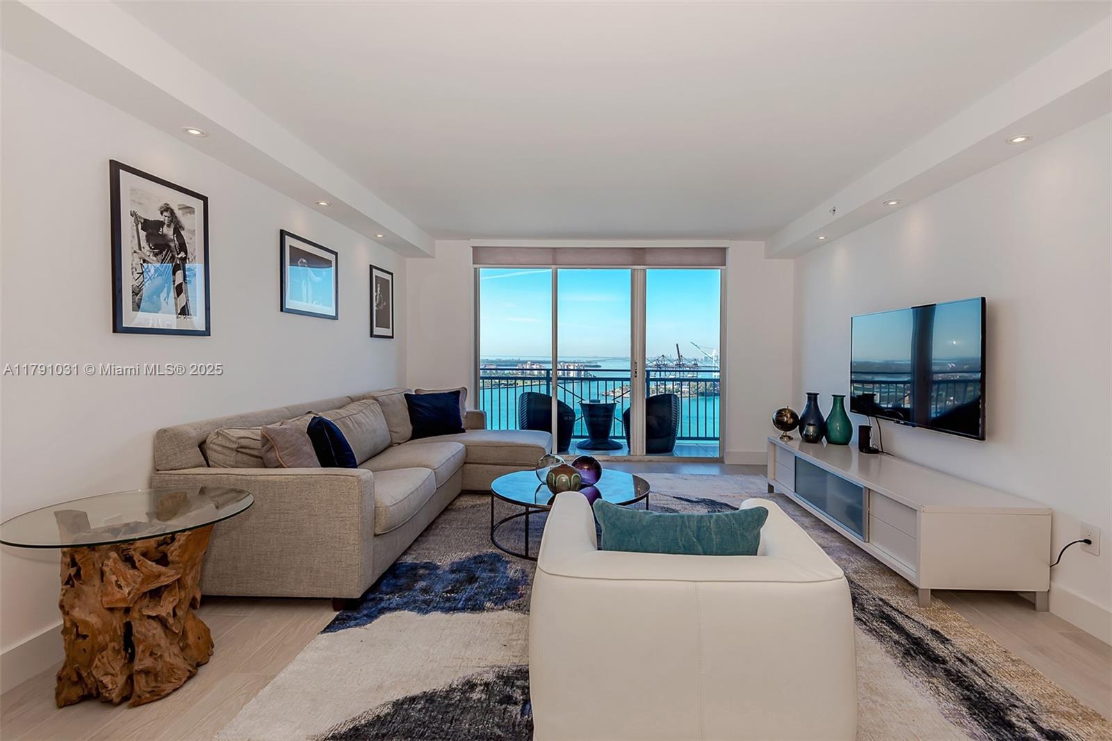 90 Alton Rd 2410, Miami Beach, Miami-Dade County, Florida - 2 Bedrooms  
2 Bathrooms - 