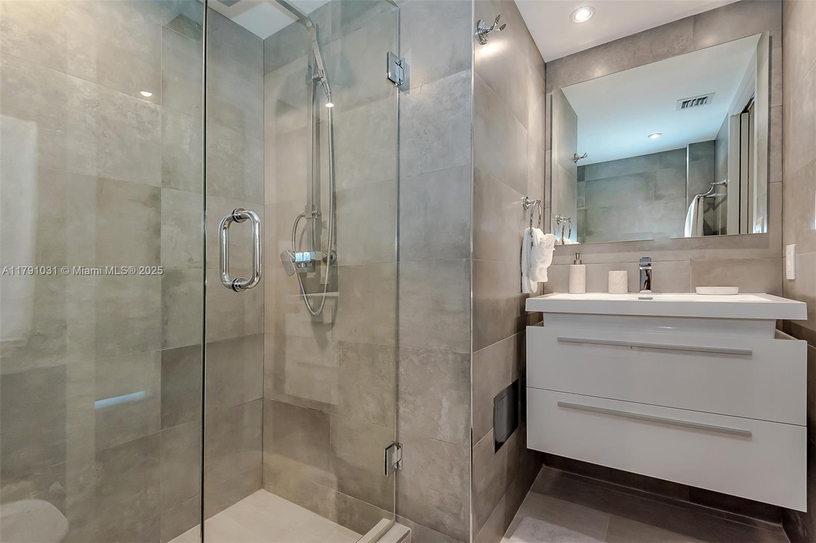 YACHT CLUB AT PORTOFINO C - Residential Lease