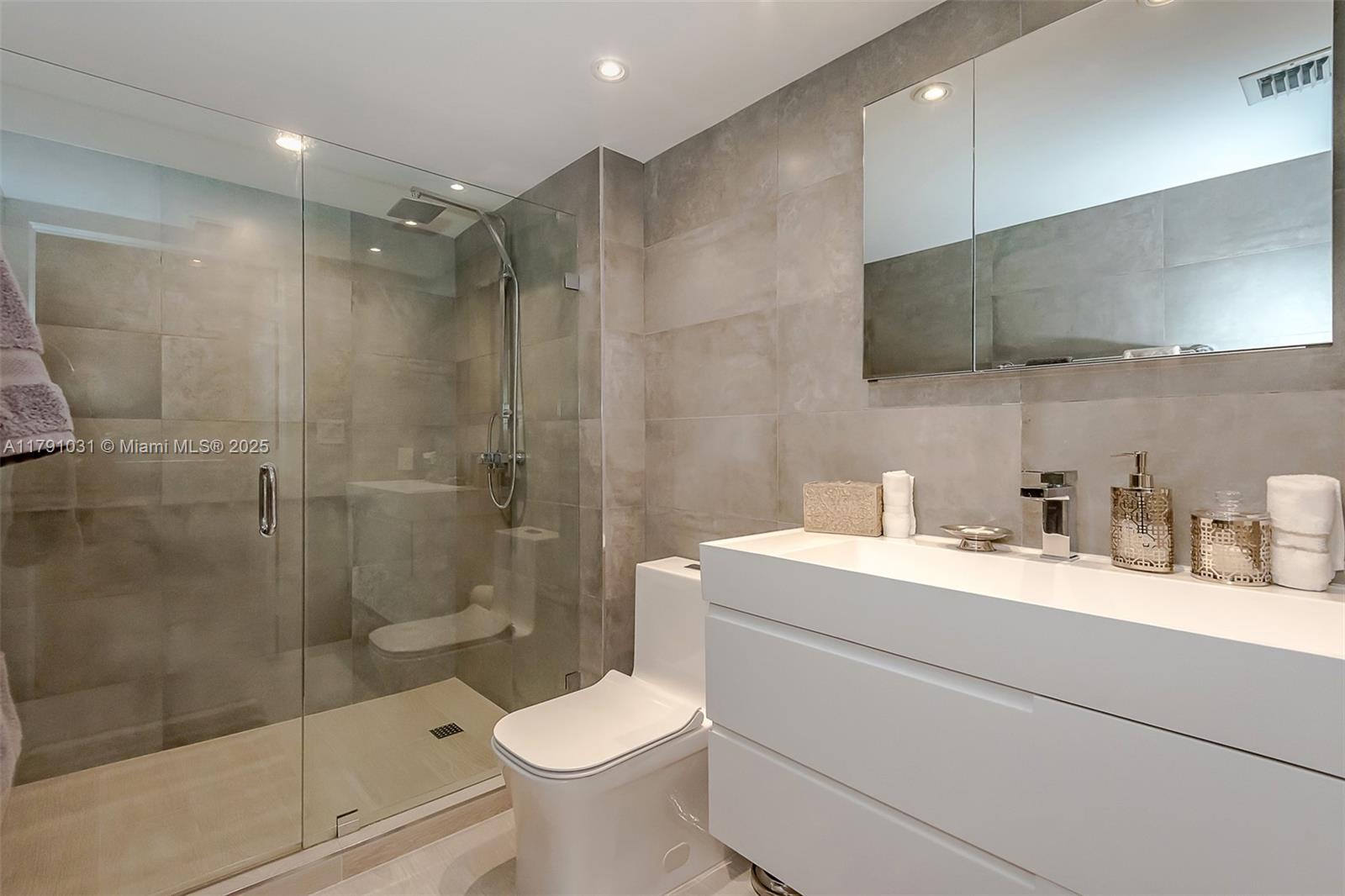 YACHT CLUB AT PORTOFINO C - Residential Lease