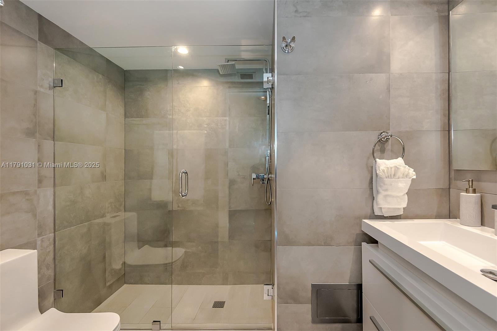 YACHT CLUB AT PORTOFINO C - Residential Lease