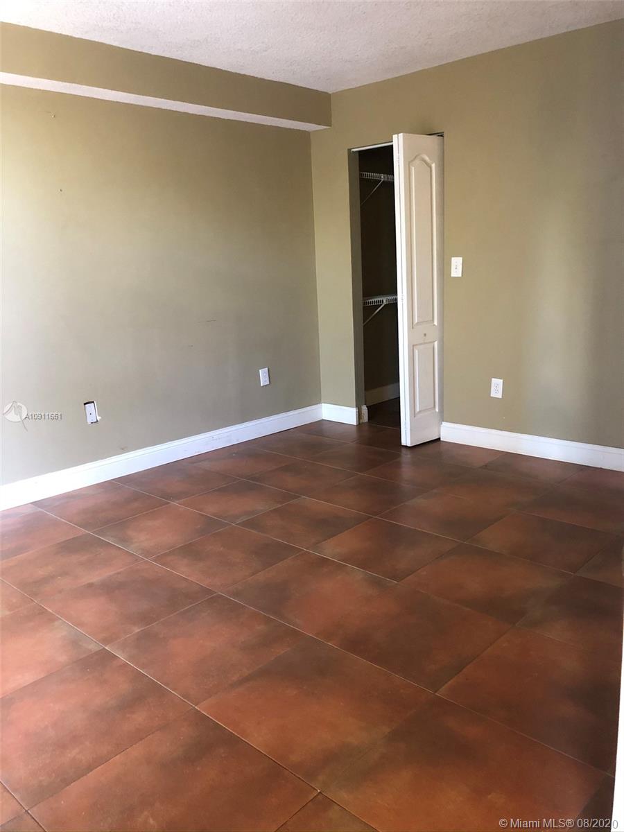INTERNATIONAL PARK CONDO - Residential