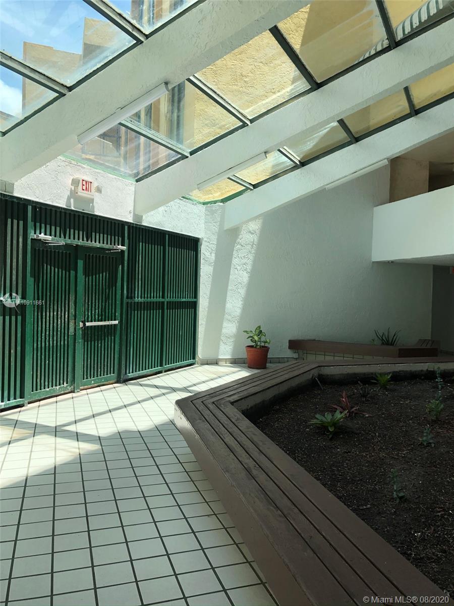 INTERNATIONAL PARK CONDO - Residential