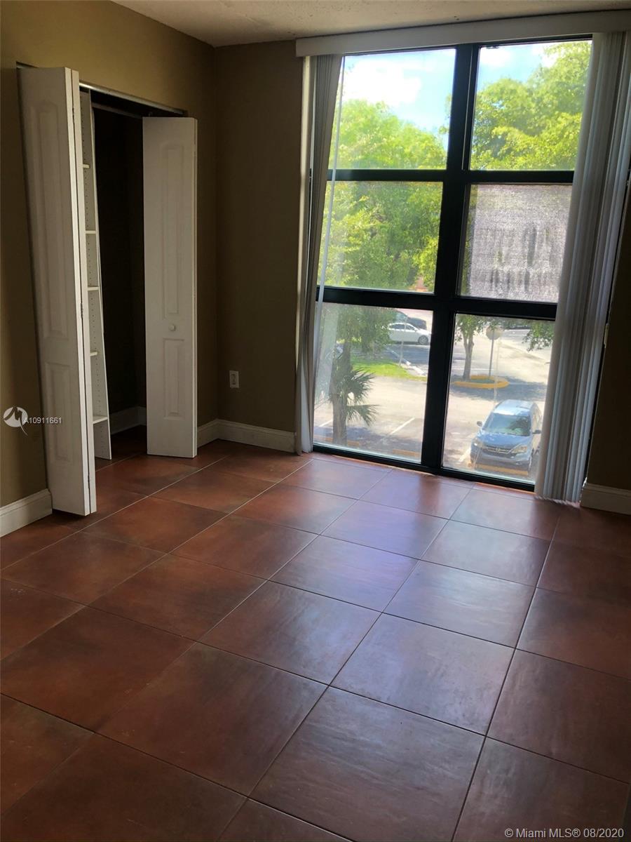 INTERNATIONAL PARK CONDO - Residential