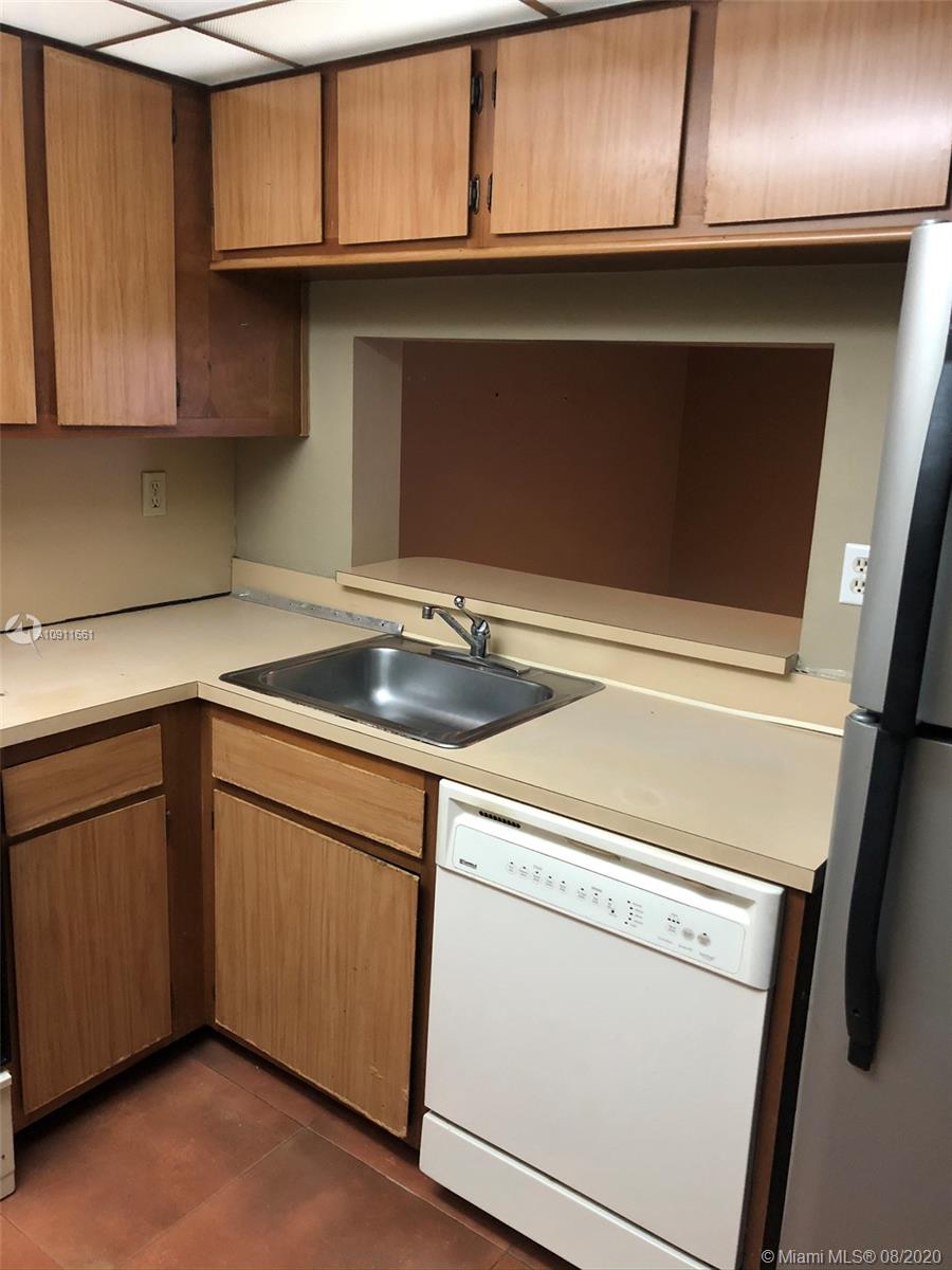 INTERNATIONAL PARK CONDO - Residential