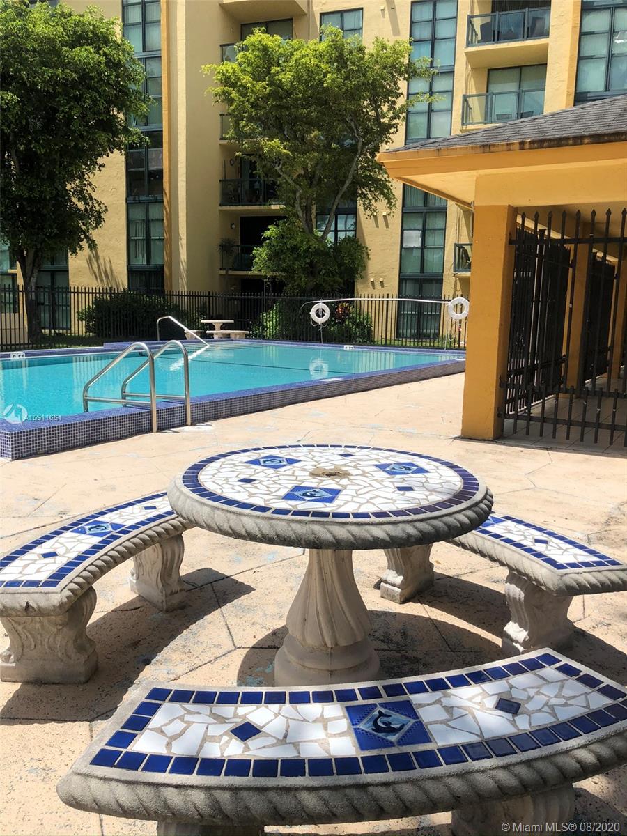 INTERNATIONAL PARK CONDO - Residential