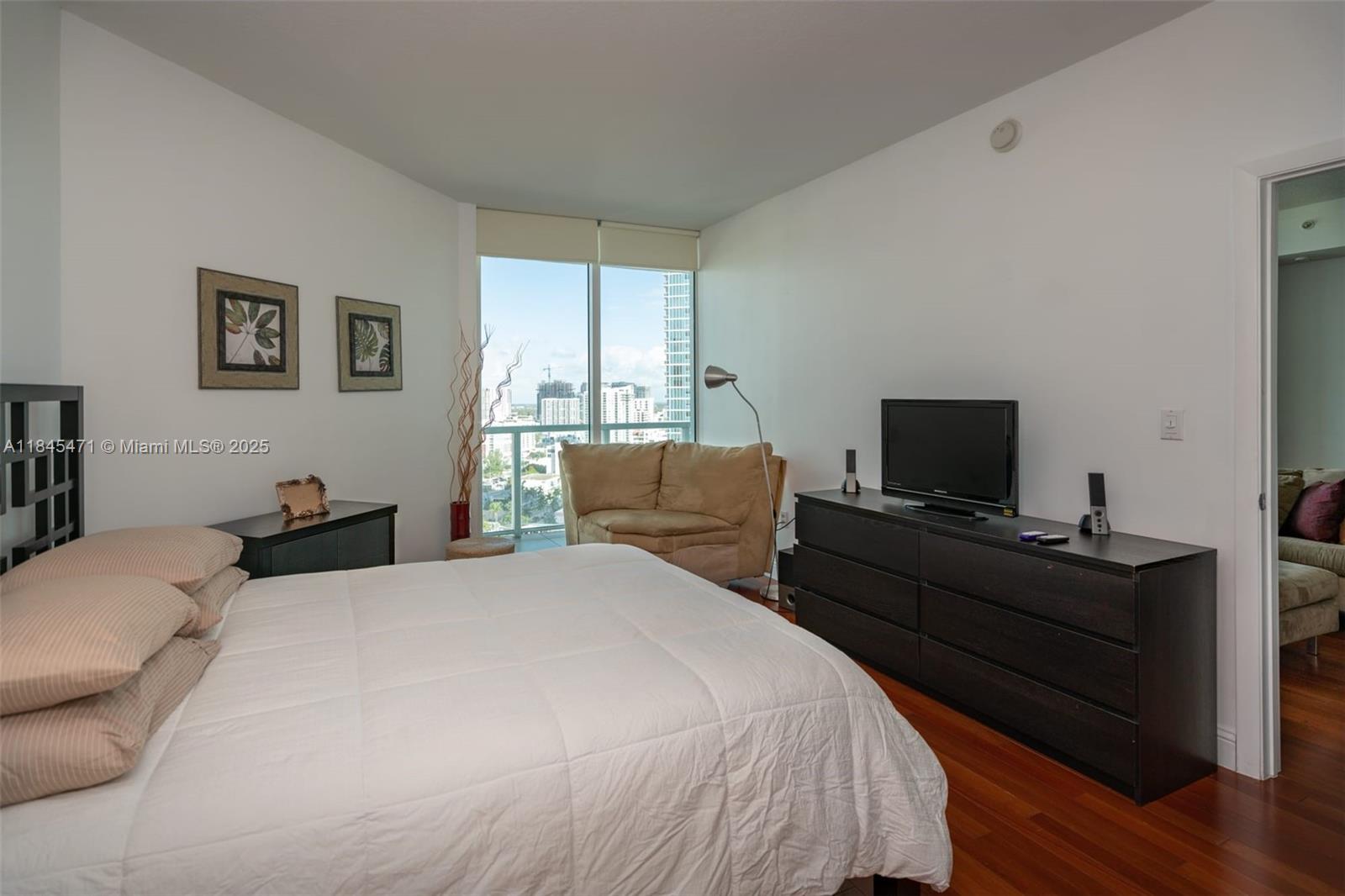 1900 N Bayshore Dr 2116