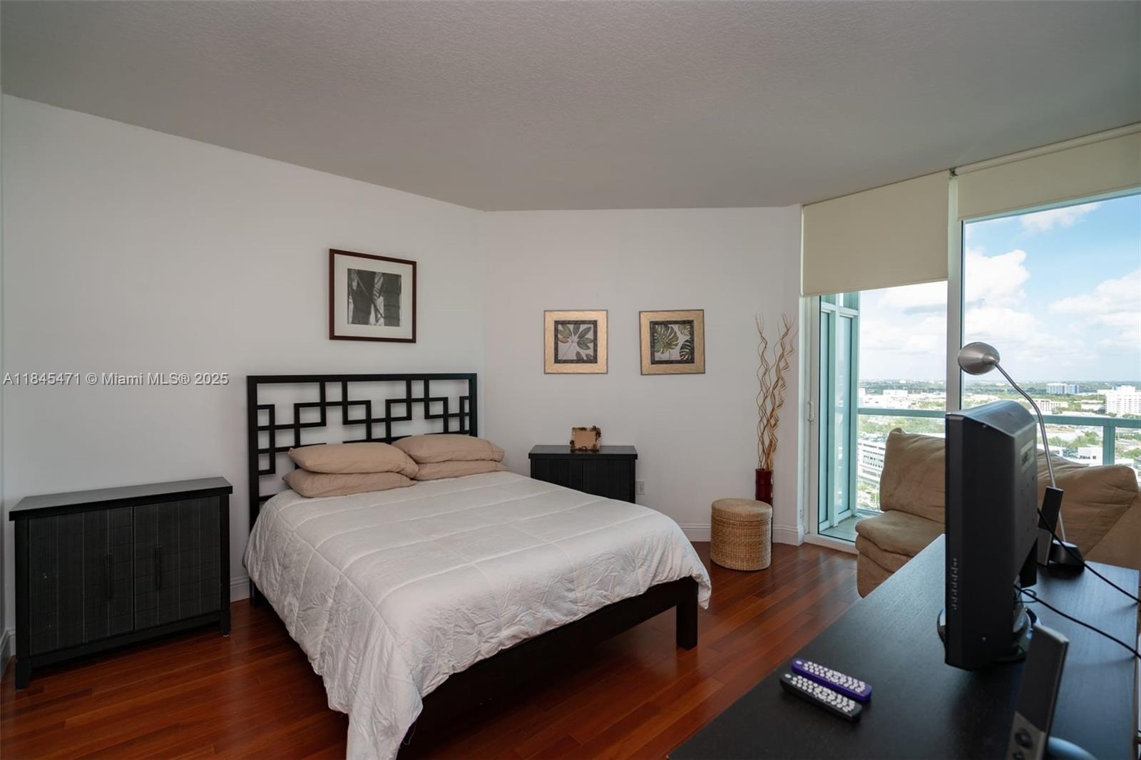 1900 N Bayshore Dr 2116