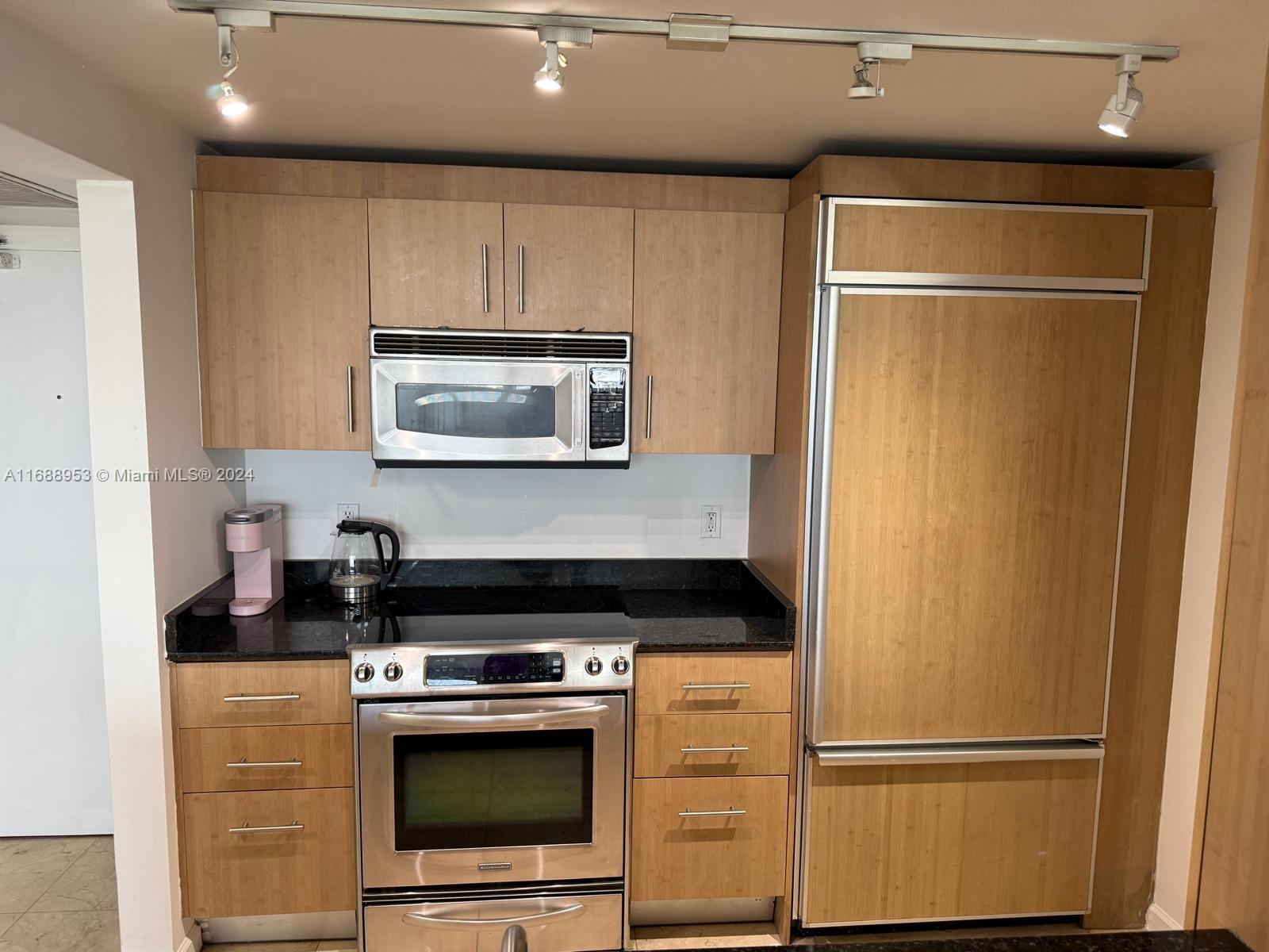 10275 Collins Ave 1528