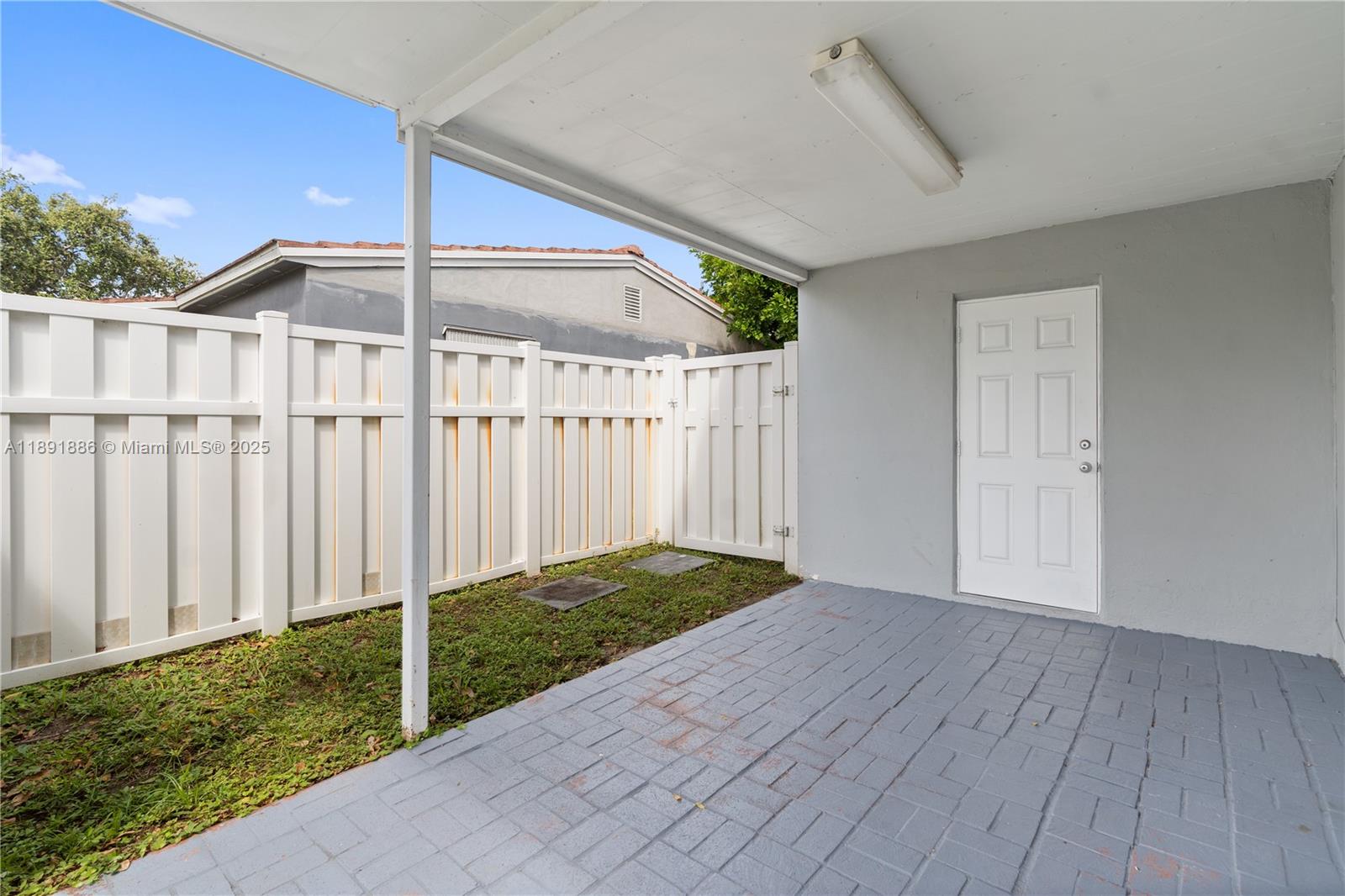 NORTH ANDREWS TERRACE FIR - Residential Lease