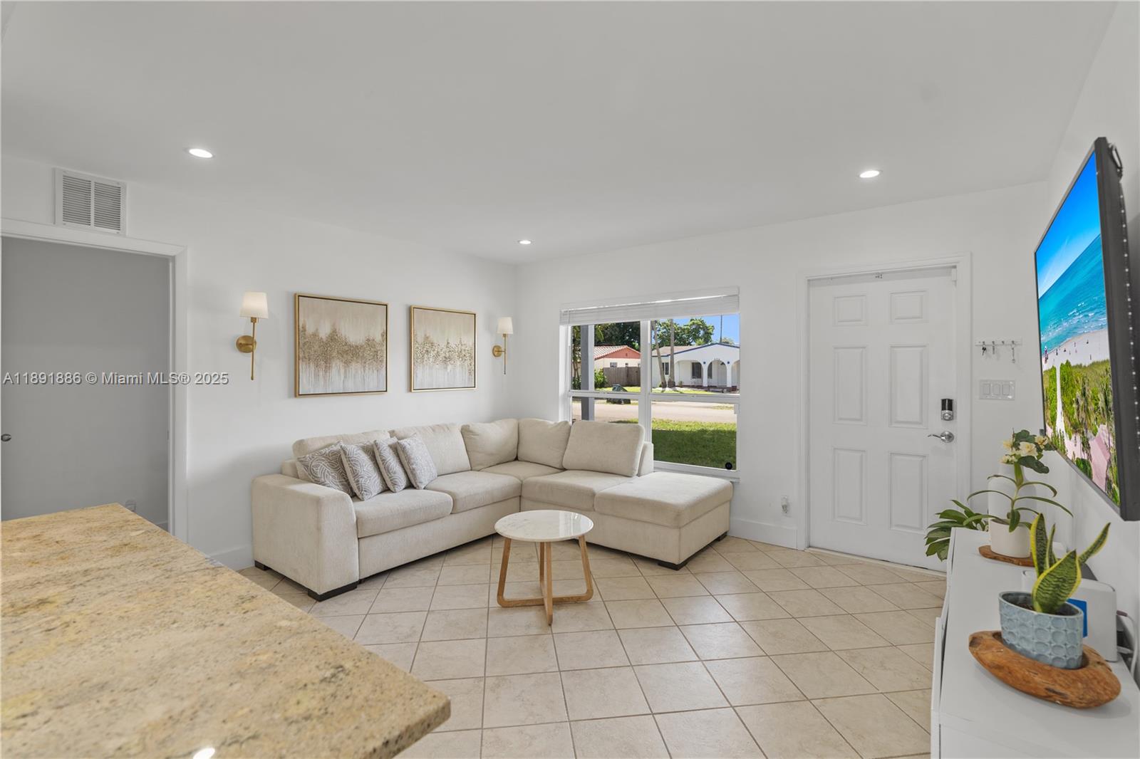 NORTH ANDREWS TERRACE FIR - Residential Lease