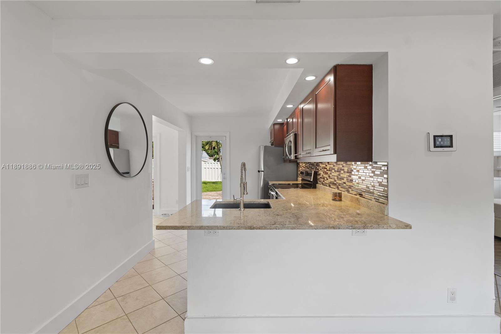 NORTH ANDREWS TERRACE FIR - Residential Lease